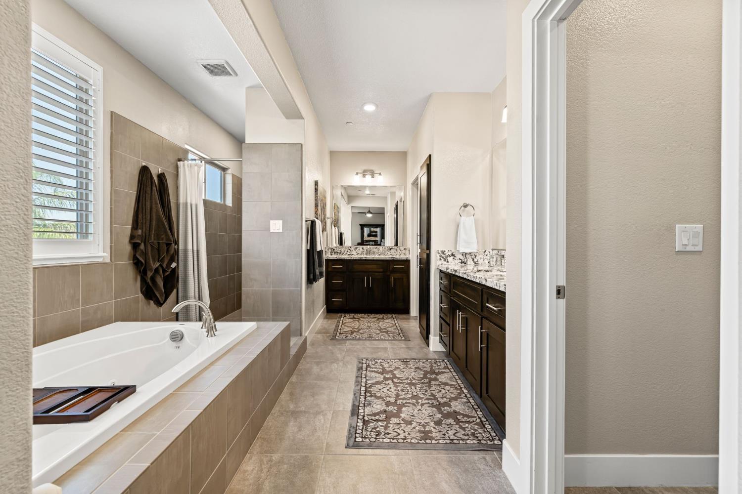 Roseville, California, 95747, United States, 5 Bedrooms Bedrooms, ,5 BathroomsBathrooms,Residential,For Sale,1943893