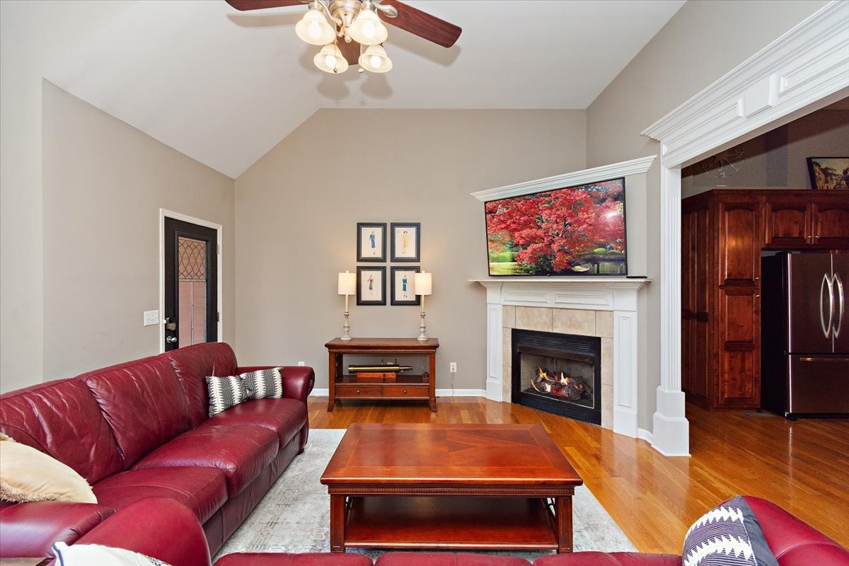 Columbia, Tennessee, 38401, United States, 4 Bedrooms Bedrooms, ,3 BathroomsBathrooms,Residential,For Sale,1897603