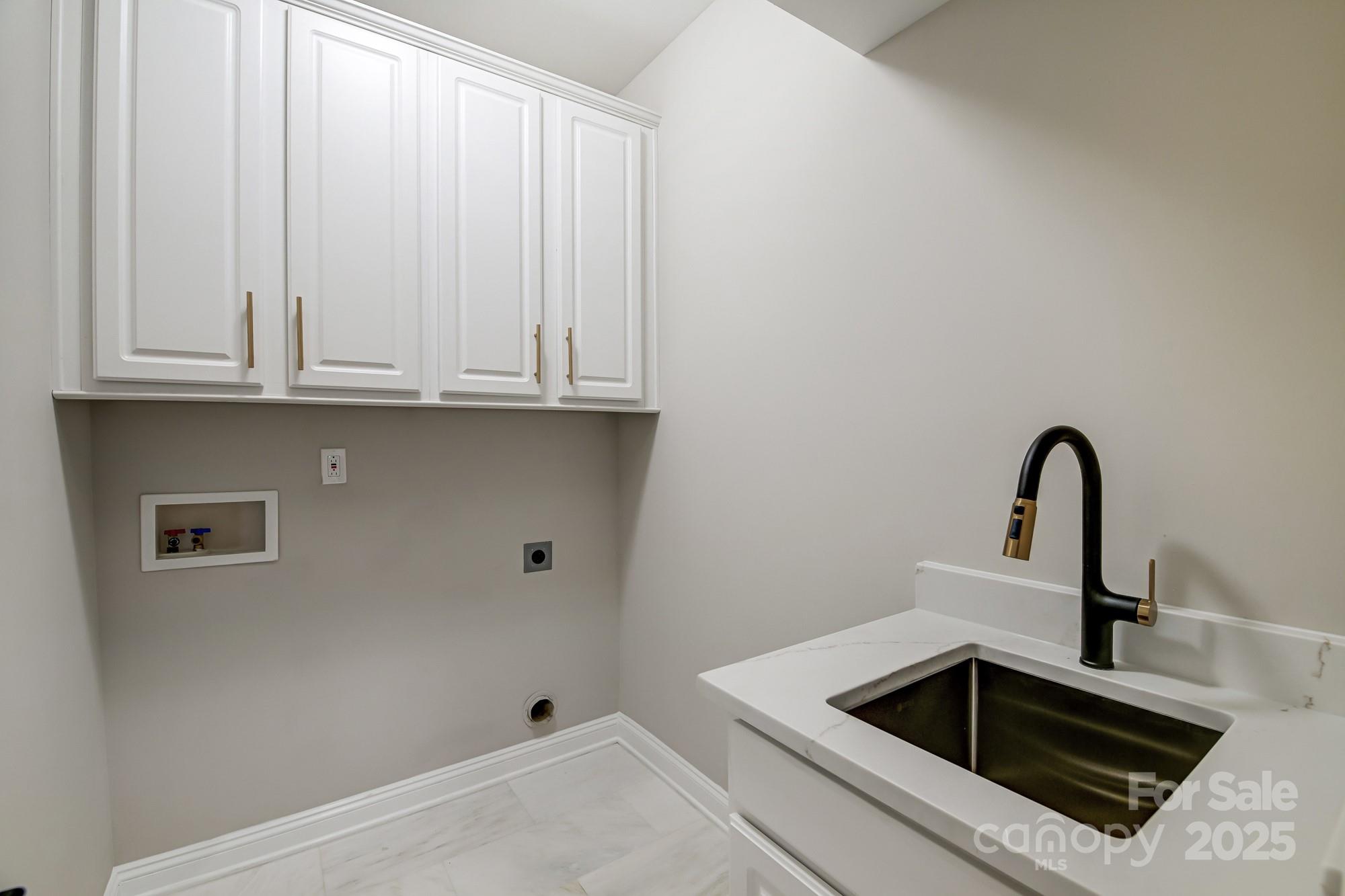 Charlotte, North Carolina, 28226, United States, 4 Bedrooms Bedrooms, ,4 BathroomsBathrooms,Residential,For Sale,1795326