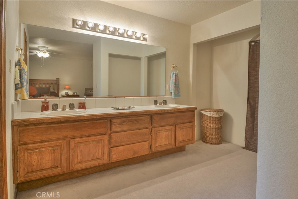 Lake Arrowhead, California, 92352, United States, 3 Bedrooms Bedrooms, ,3 BathroomsBathrooms,Residential,For Sale,1998895