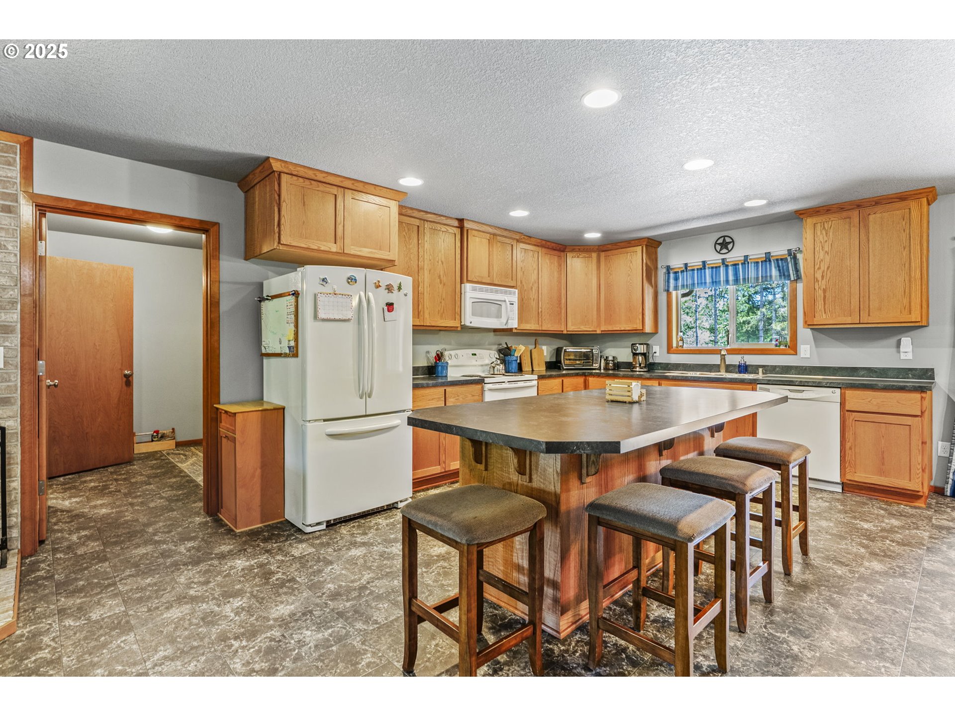 Castle Rock, Washington, 98611, United States, 3 Bedrooms Bedrooms, ,2 BathroomsBathrooms,Residential,For Sale,1848776
