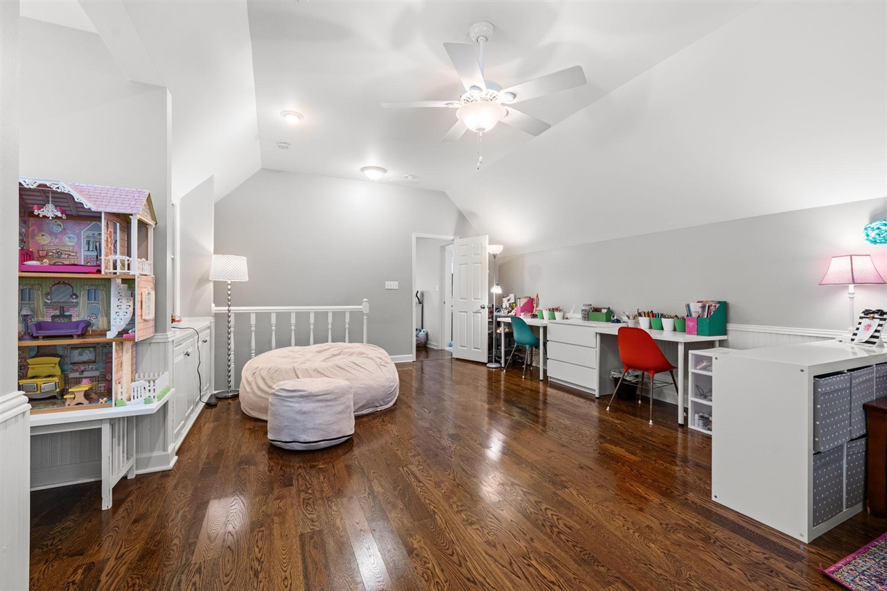 Bowling Green, Kentucky, 42103, United States, 4 Bedrooms Bedrooms, ,4 BathroomsBathrooms,Residential,For Sale,1907644