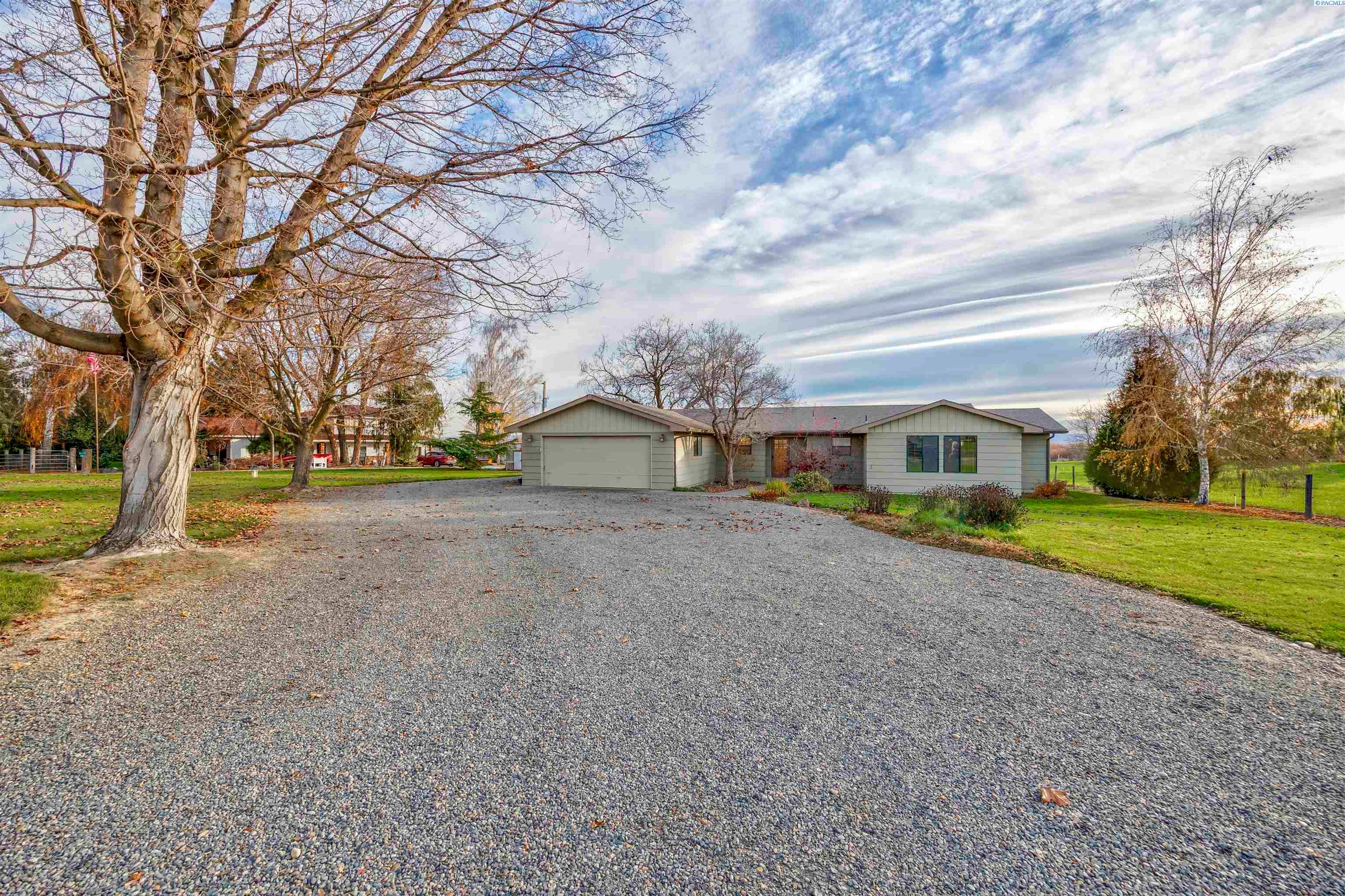 Sunnyside, Washington, 98944, United States, 3 Bedrooms Bedrooms, ,2 BathroomsBathrooms,Residential,For Sale,1998016