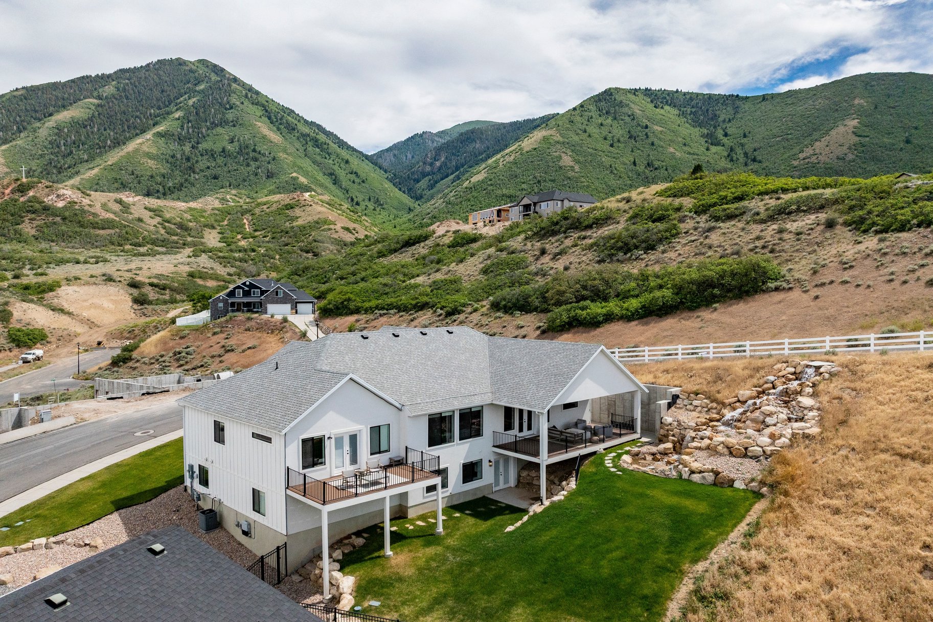  Custom Home with Fully Finished ADU Near Golf, Trails & Mountain Views - 物件實景
