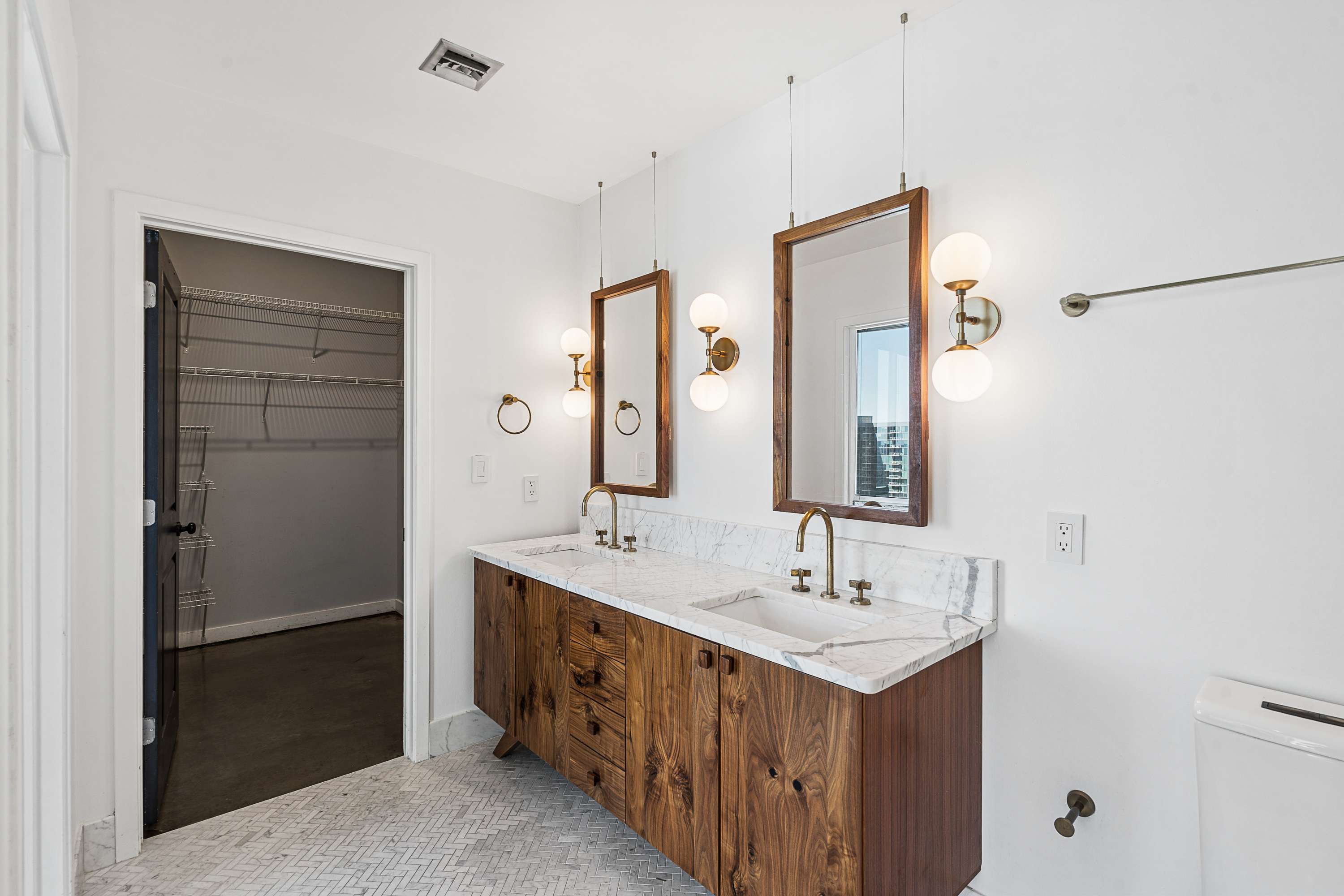  Beautifully Renovated Corner Residence at Metropolis North - 物件實景