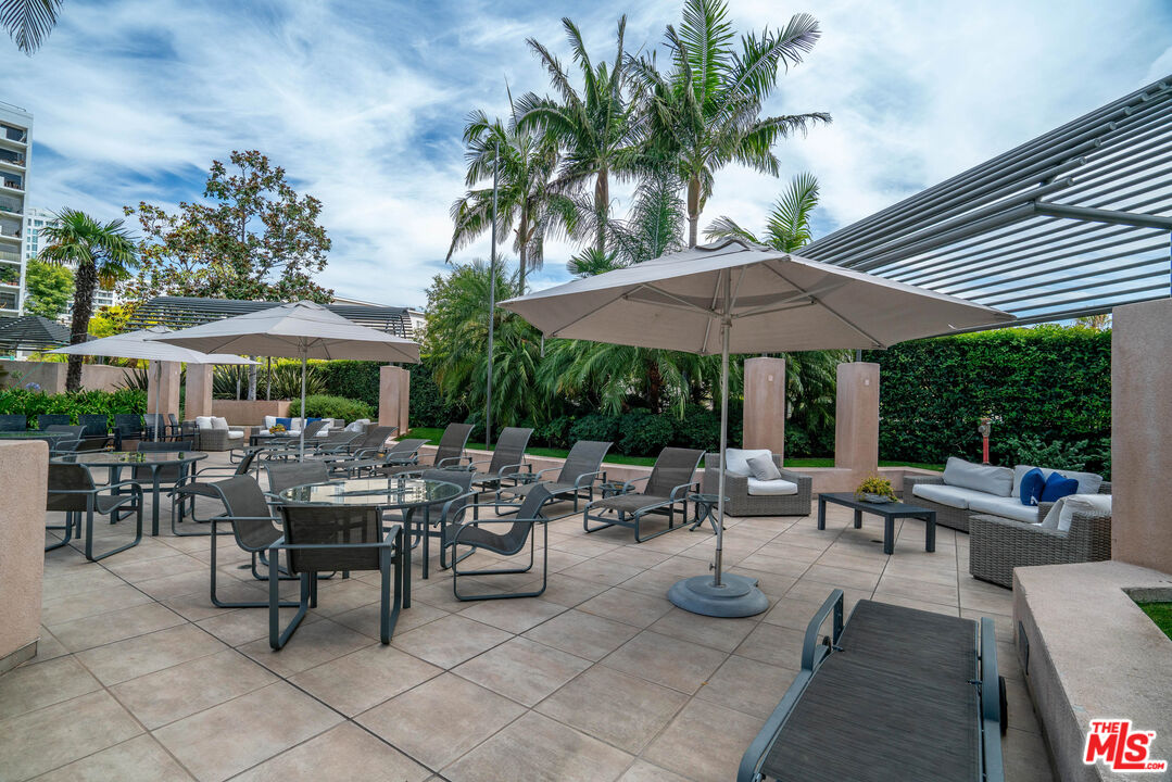 Los Angeles, California, 90024, United States, 2 Bedrooms Bedrooms, ,3 BathroomsBathrooms,Residential,For Sale,1932813