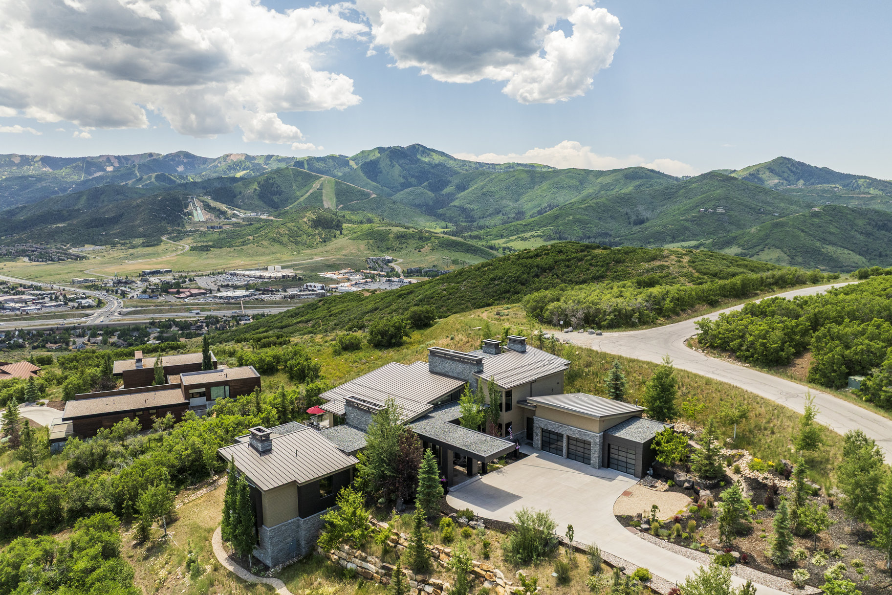  Sophisticated Mountain Design with Unmatched Views in an Elite Setting - 物件實景