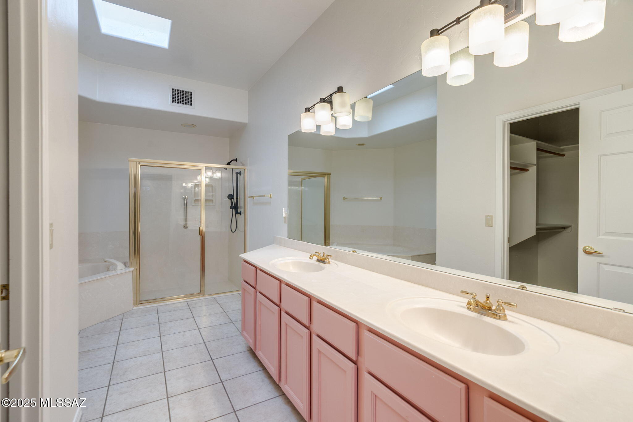 Tucson, Arizona, 85718, United States, 3 Bedrooms Bedrooms, ,2 BathroomsBathrooms,Residential,For Sale,1891107