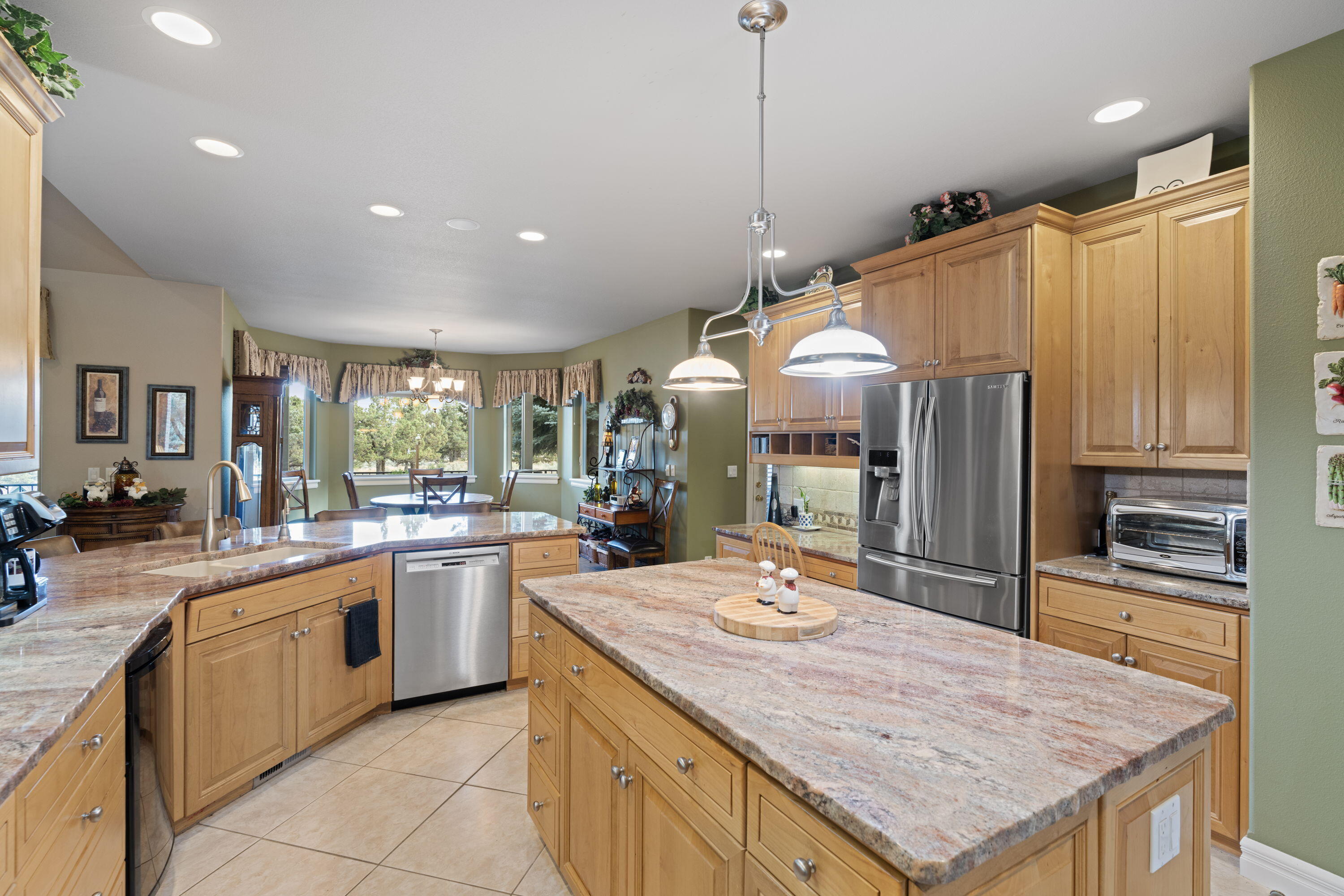 Redmond, Oregon, 97756, United States, 3 Bedrooms Bedrooms, ,3 BathroomsBathrooms,Residential,For Sale,1926997