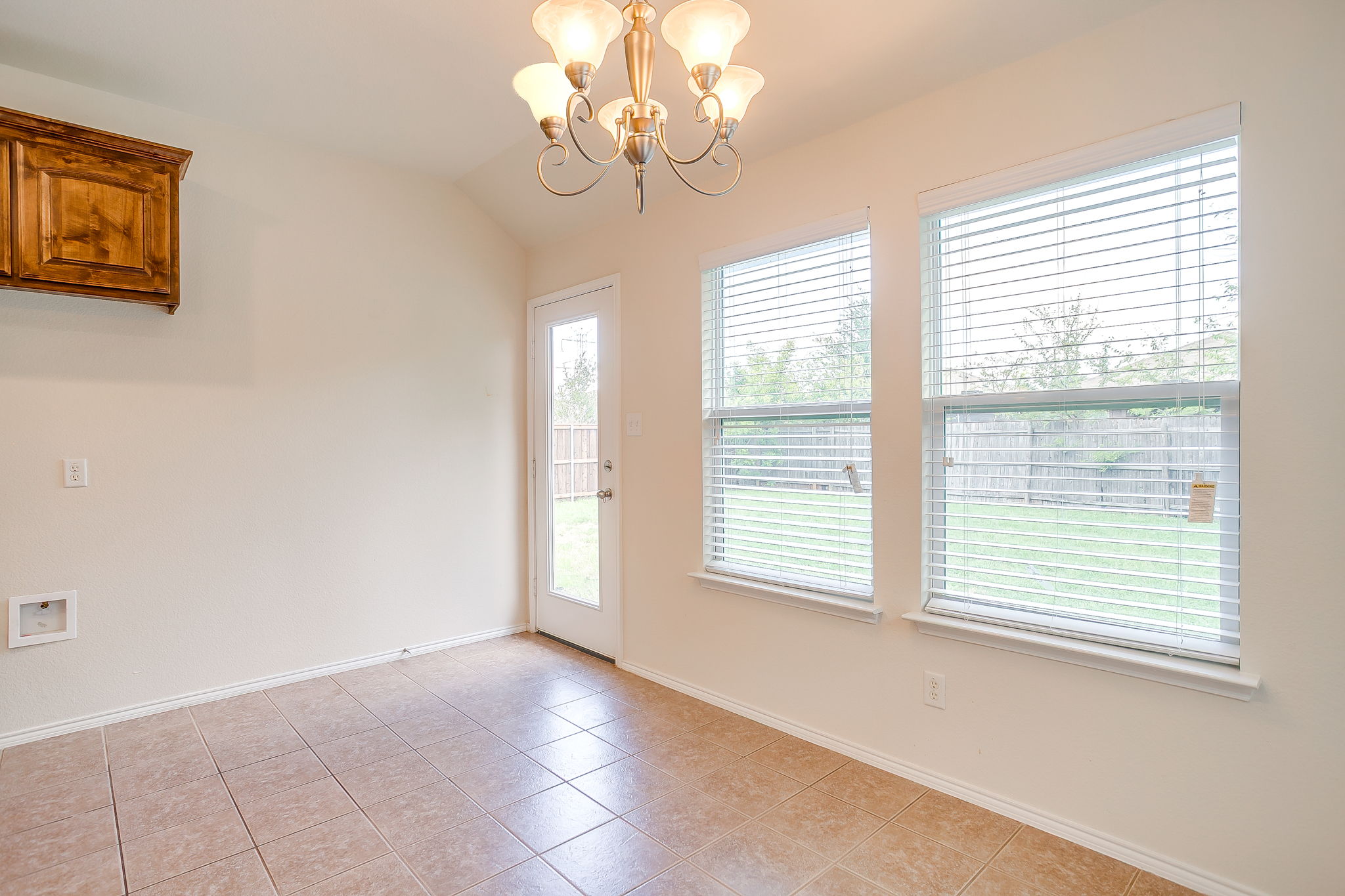  637 Brooks Street, Crowley, TX, 76036 - 物件實景