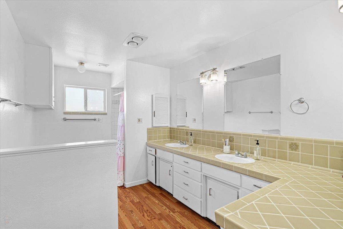 Escalon, California, 95320, United States, 6 Bedrooms Bedrooms, ,3 BathroomsBathrooms,Residential,For Sale,1977867