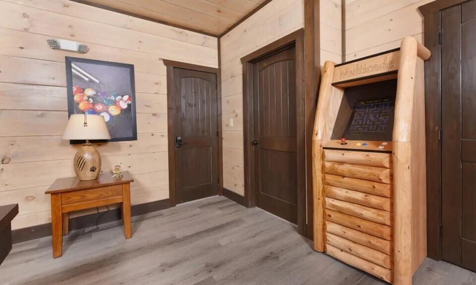 Sevierville, Tennessee, 37876, United States, 16 Bedrooms Bedrooms, ,17 BathroomsBathrooms,Residential,For Sale,1977076