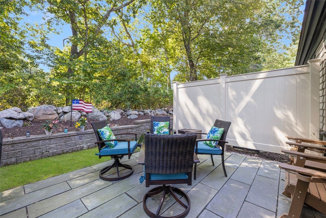 Narragansett, Rhode Island, 02882, United States, 2 Bedrooms Bedrooms, ,3 BathroomsBathrooms,Residential,For Sale,1950851