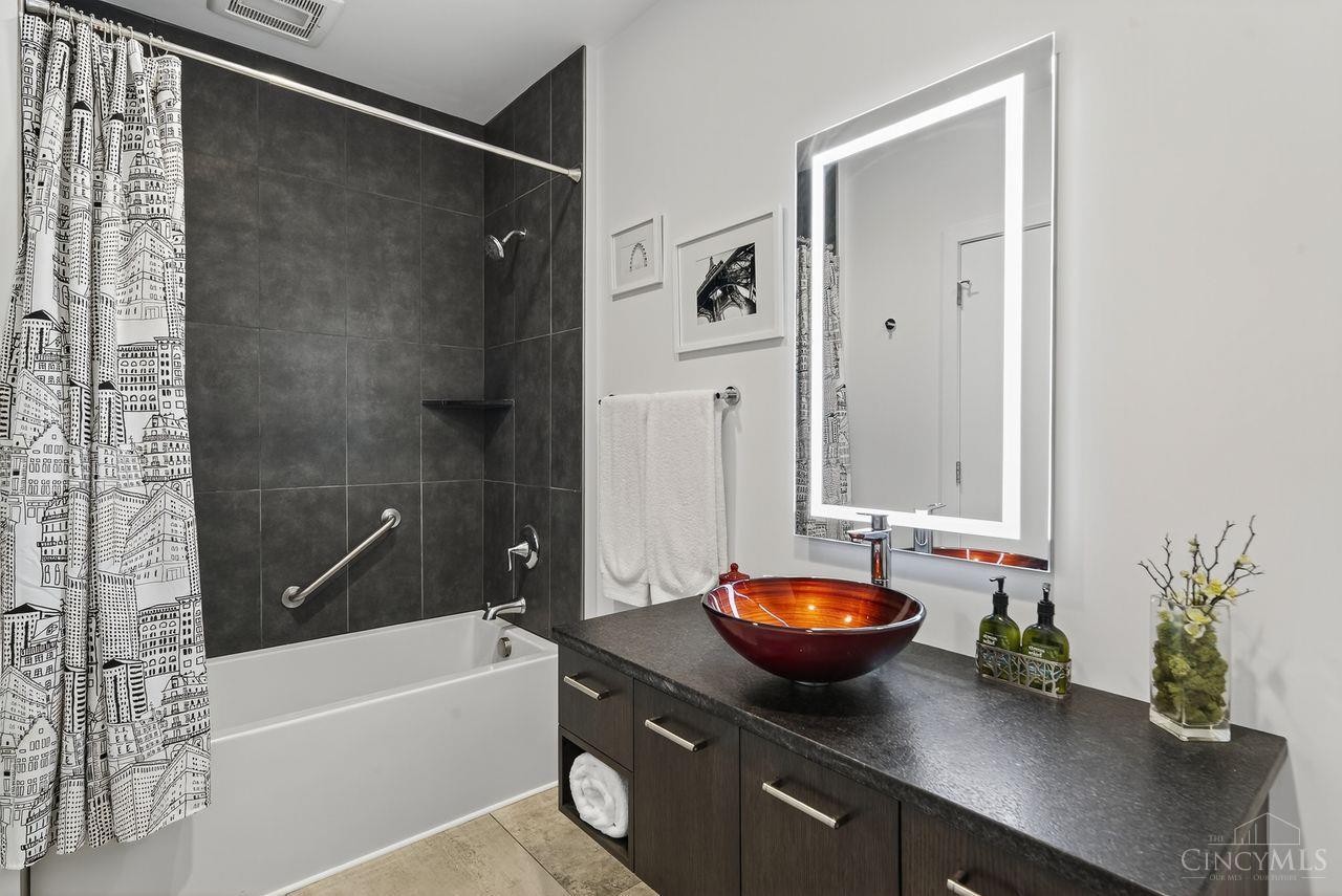 Cincinnati, Ohio, 45202, United States, 4 Bedrooms Bedrooms, ,4 BathroomsBathrooms,Residential,For Sale,1926217