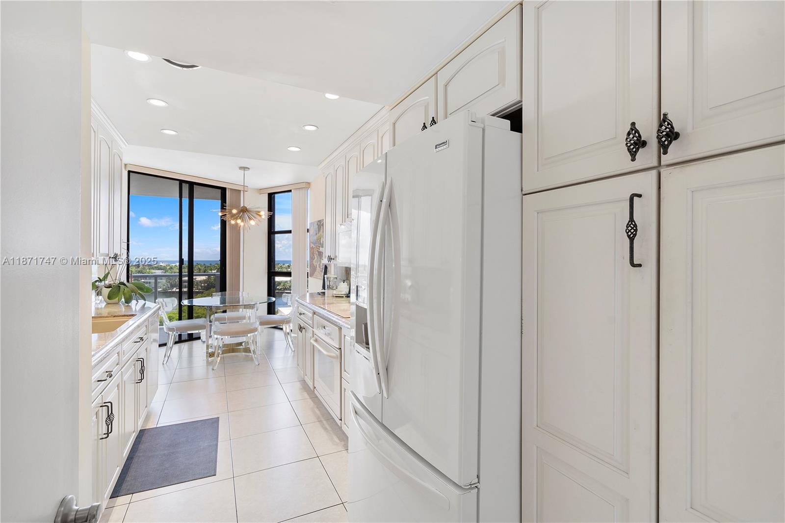 Aventura, Florida, 33180, United States, 2 Bedrooms Bedrooms, ,2 BathroomsBathrooms,Residential,For Sale,1939404