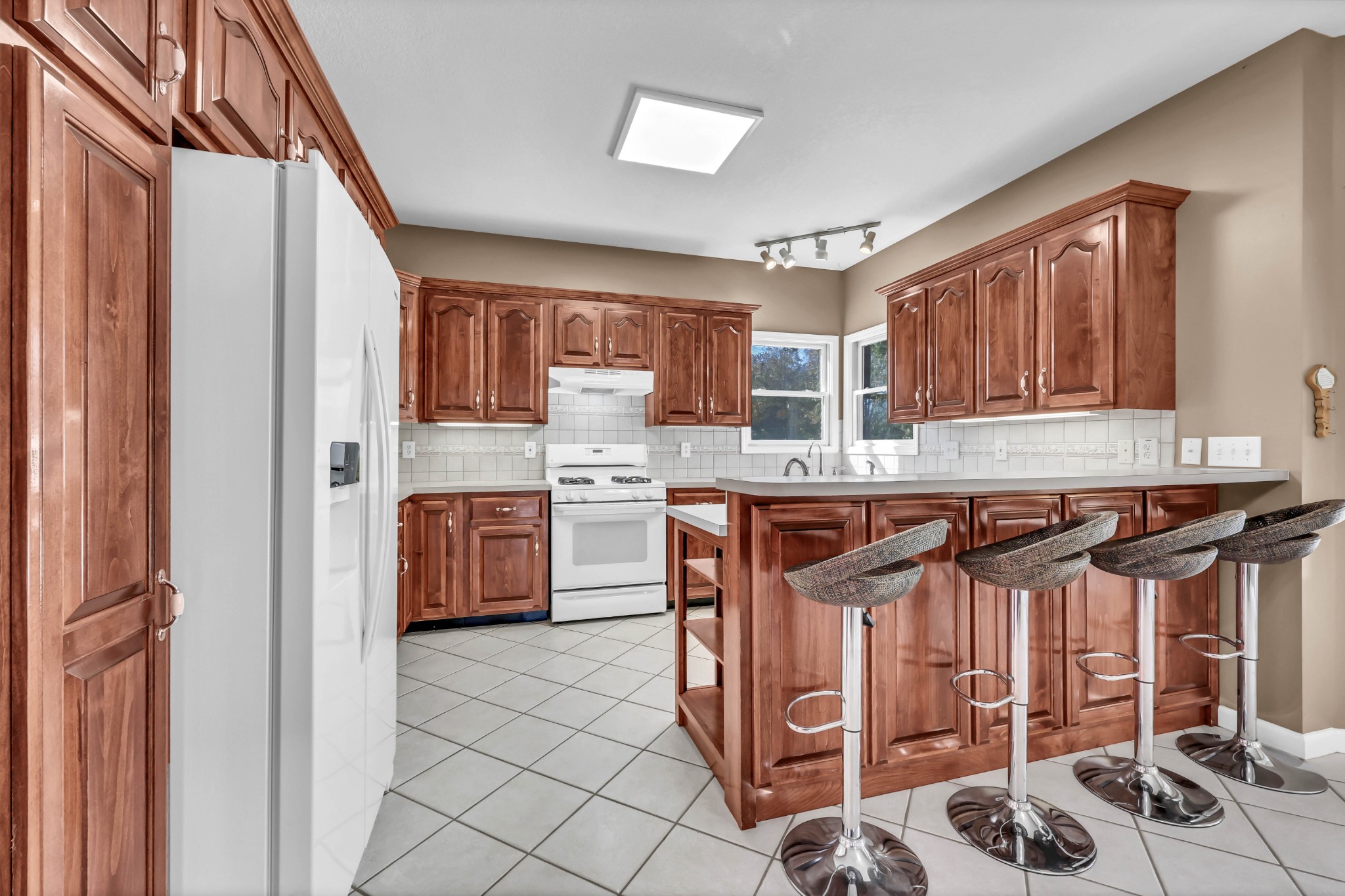 Clarksville, Tennessee, 37043, United States, 4 Bedrooms Bedrooms, ,4 BathroomsBathrooms,Residential,For Sale,1989948