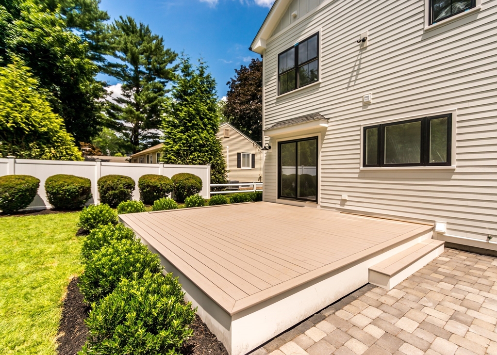Waltham, Massachusetts, 02452, United States, 6 Bedrooms Bedrooms, ,4 BathroomsBathrooms,Residential,For Sale,1891361