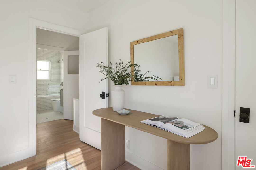 Los Angeles, California, 90036, United States, 2 Bedrooms Bedrooms, ,2 BathroomsBathrooms,Residential,For Sale,2003029