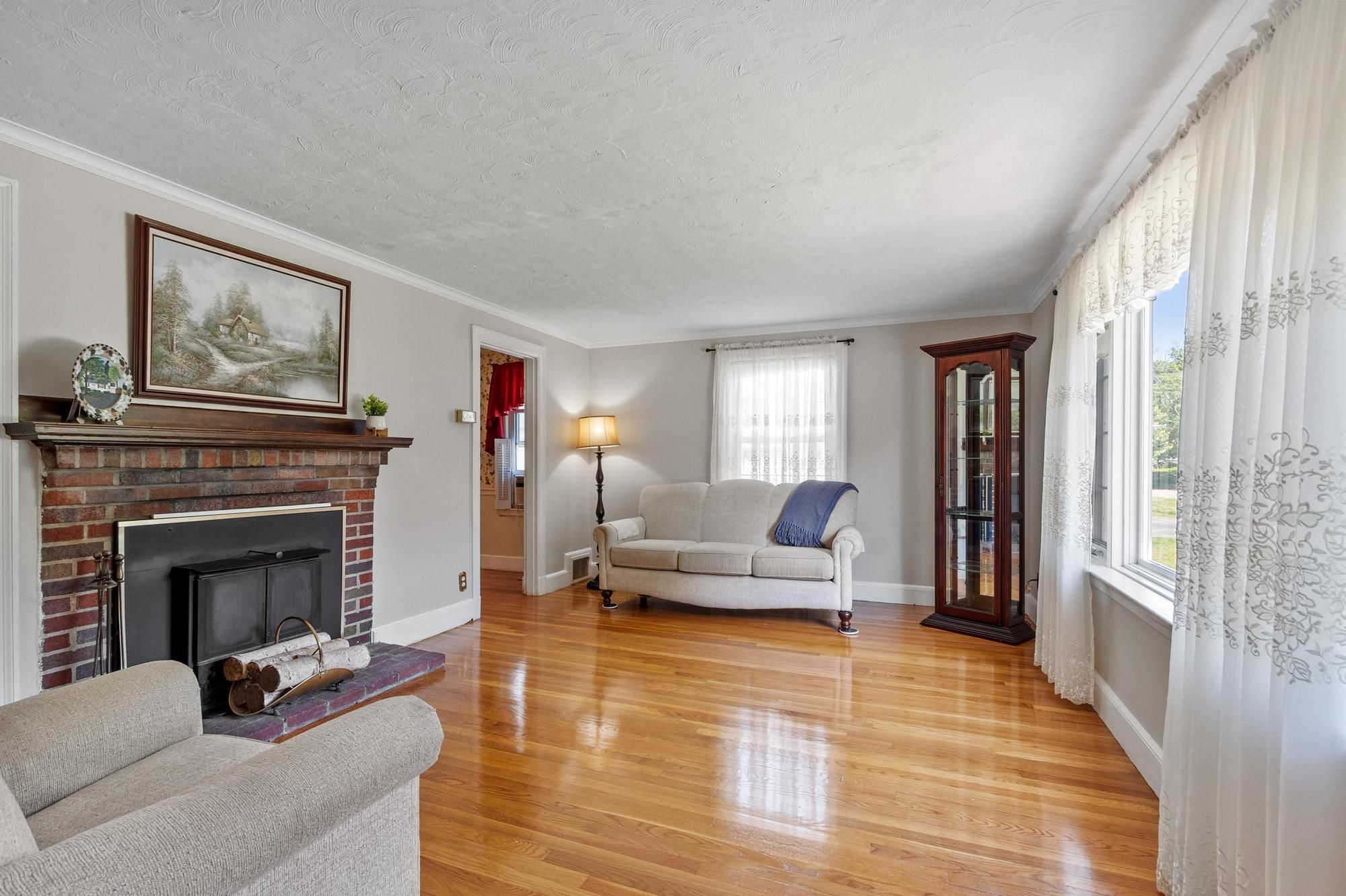  9 Oaklandvale Ave, Saugus, MA, 01906 - 物件實景