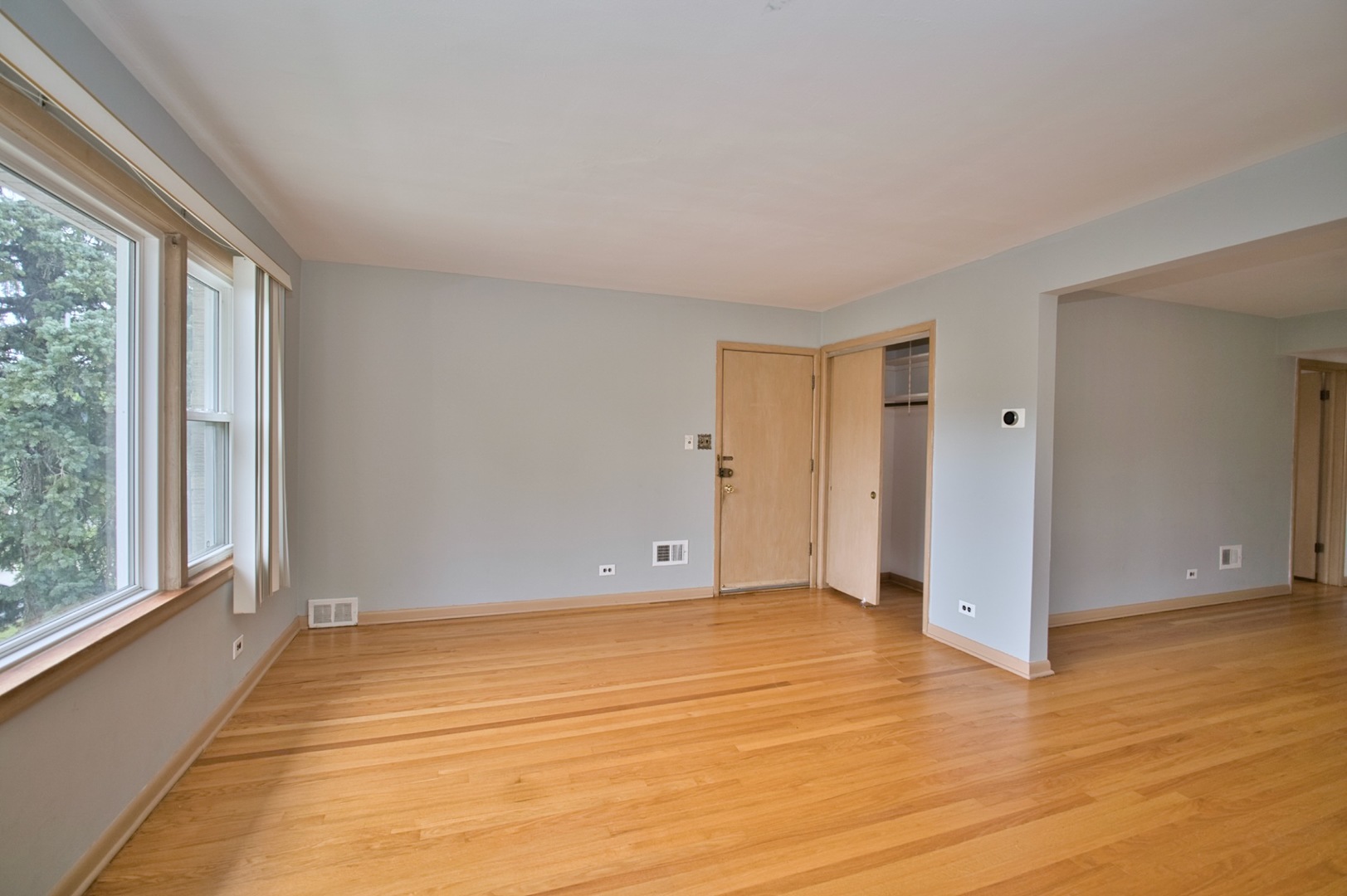 Lincolnwood, Illinois, 60712, United States, 8 Bedrooms Bedrooms, ,Residential,For Sale,1984264