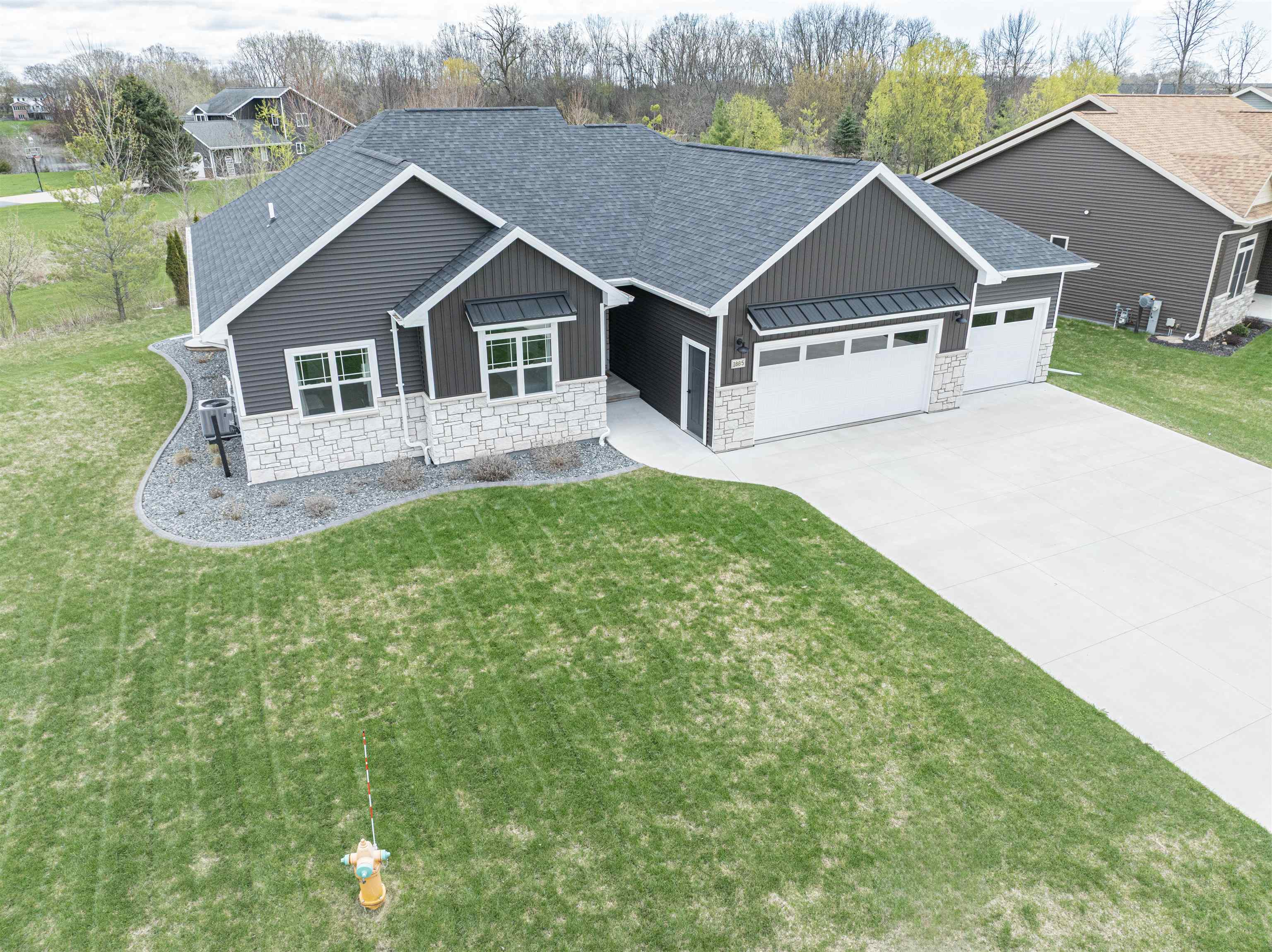 Neenah, Wisconsin, 54956-8964, United States, 4 Bedrooms Bedrooms, ,3 BathroomsBathrooms,Residential,For Sale,1846194