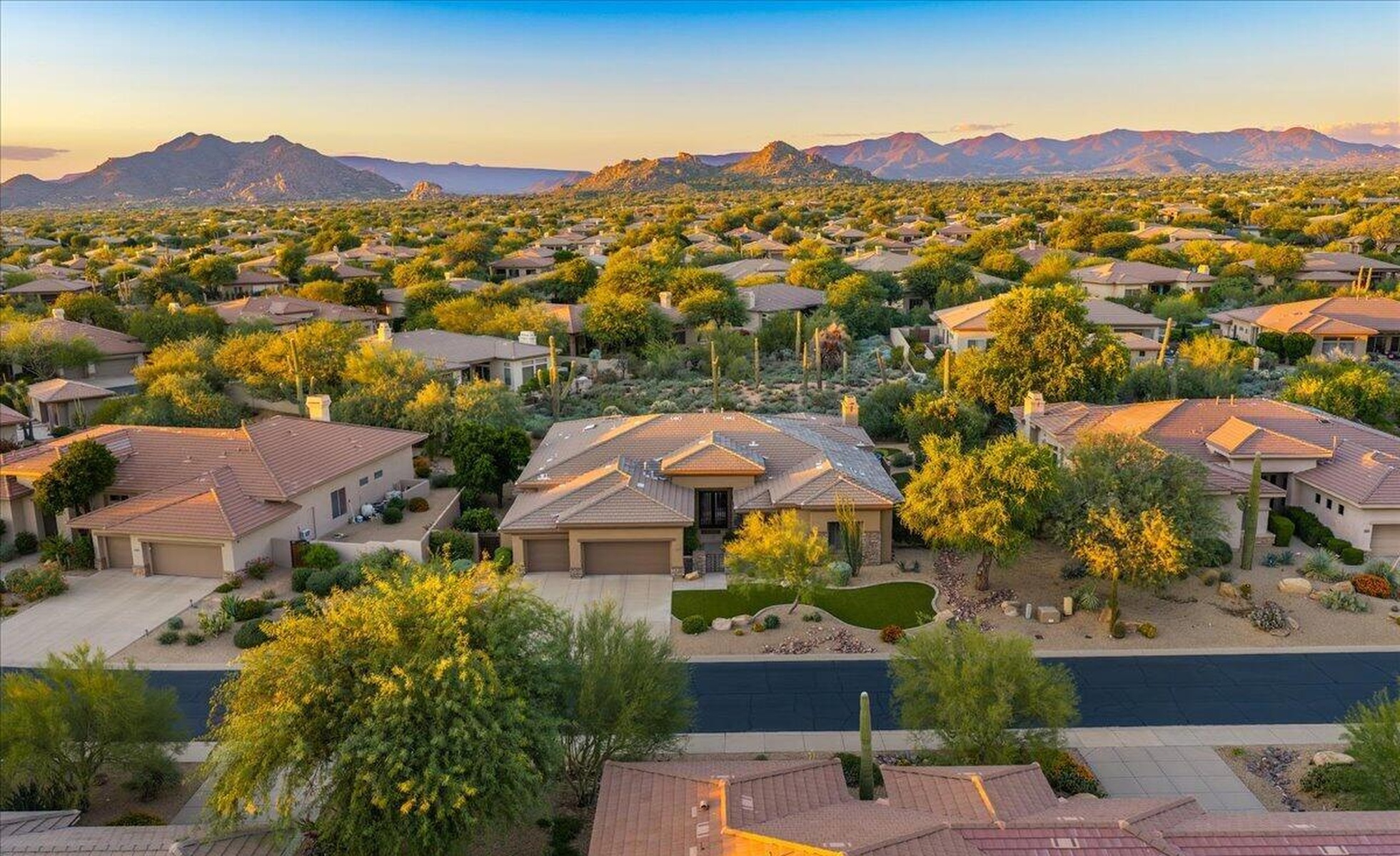  7696 E Moura Dr  Scottsdale, AZ - 物件實景