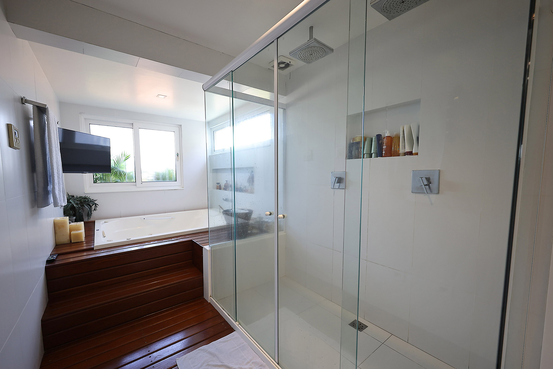  House with a pool and gourmet area in Condomínio Santa Helena - 物件實景