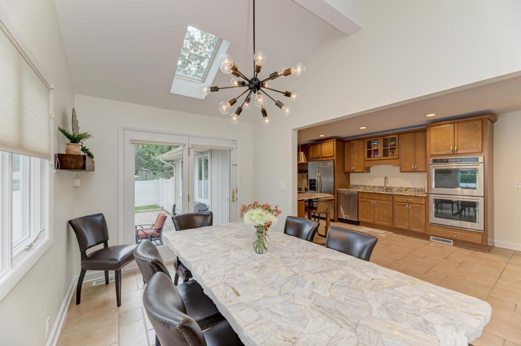 Wood Dale, Illinois, 60191, United States, 4 Bedrooms Bedrooms, ,3 BathroomsBathrooms,Residential,For Sale,1944958