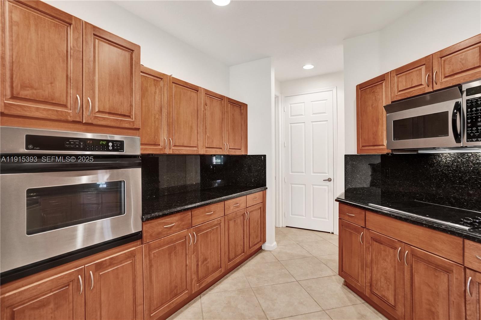 Weston, Florida, 33332, United States, 3 Bedrooms Bedrooms, ,2 BathroomsBathrooms,Residential,For Sale,1998449