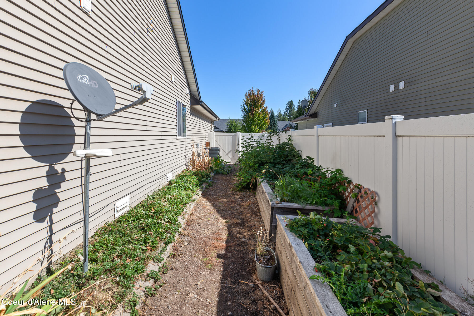 Hayden, Idaho, 83835, United States, 3 Bedrooms Bedrooms, ,2 BathroomsBathrooms,Residential,For Sale,1976202