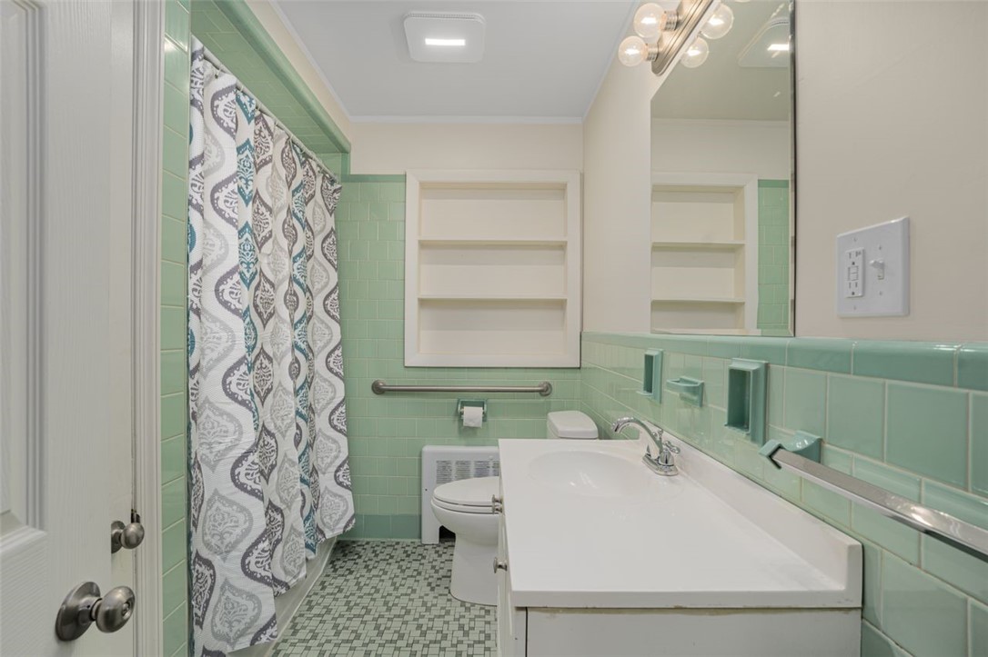 Providence, Rhode Island, 02809, United States, 3 Bedrooms Bedrooms, ,1 BathroomBathrooms,Residential,For Sale,2003236