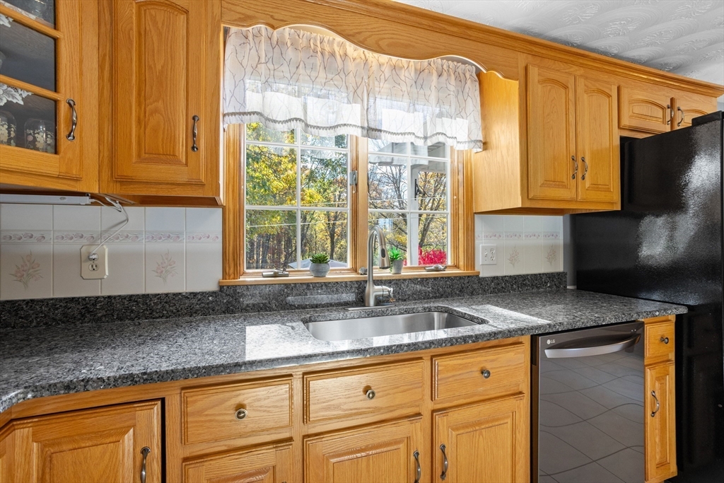 Methuen, Massachusetts, 01844, United States, 3 Bedrooms Bedrooms, ,1 BathroomBathrooms,Residential,For Sale,1981024