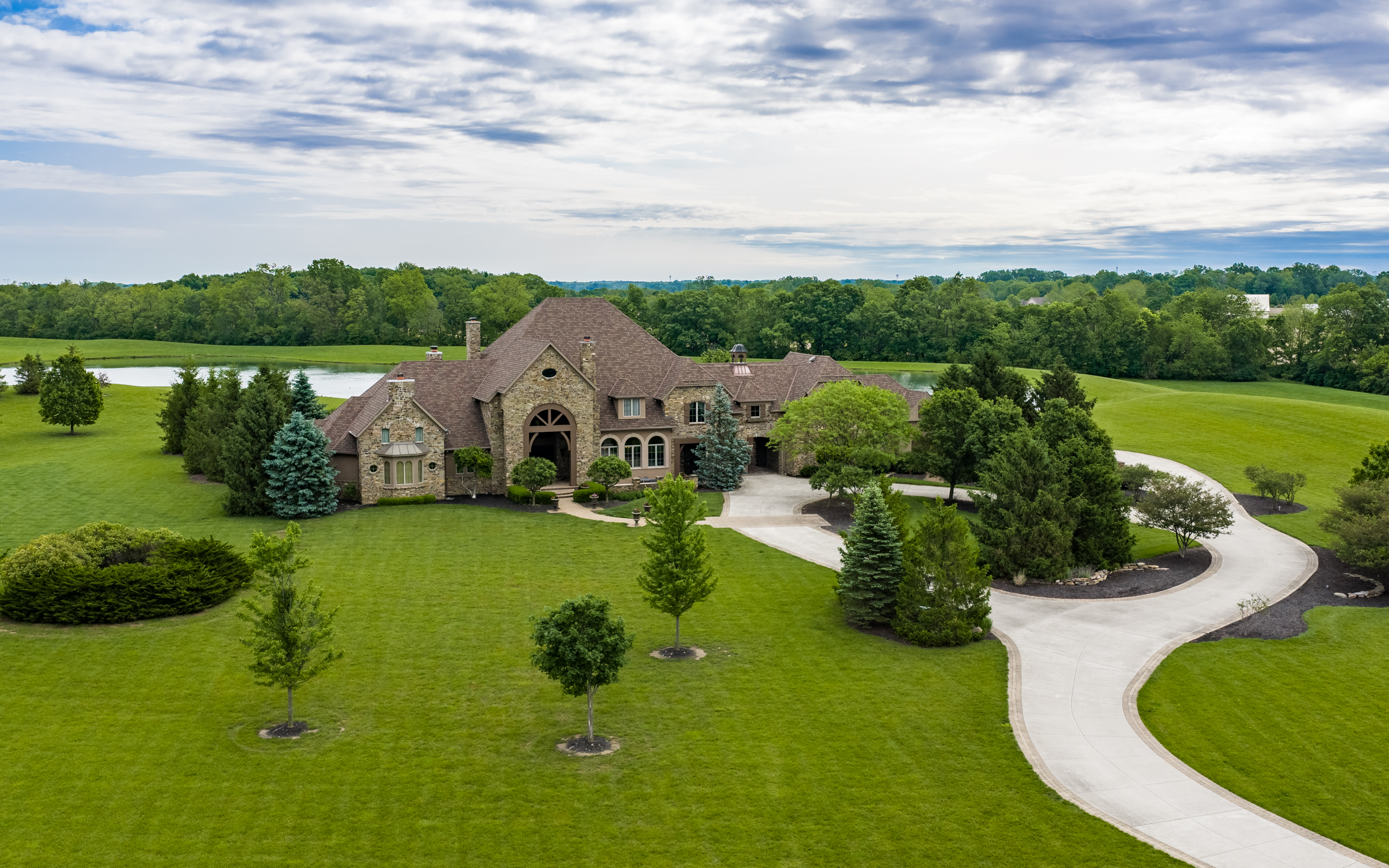  European-Inspired Waterfront Estate with Endless Features - 物件實景