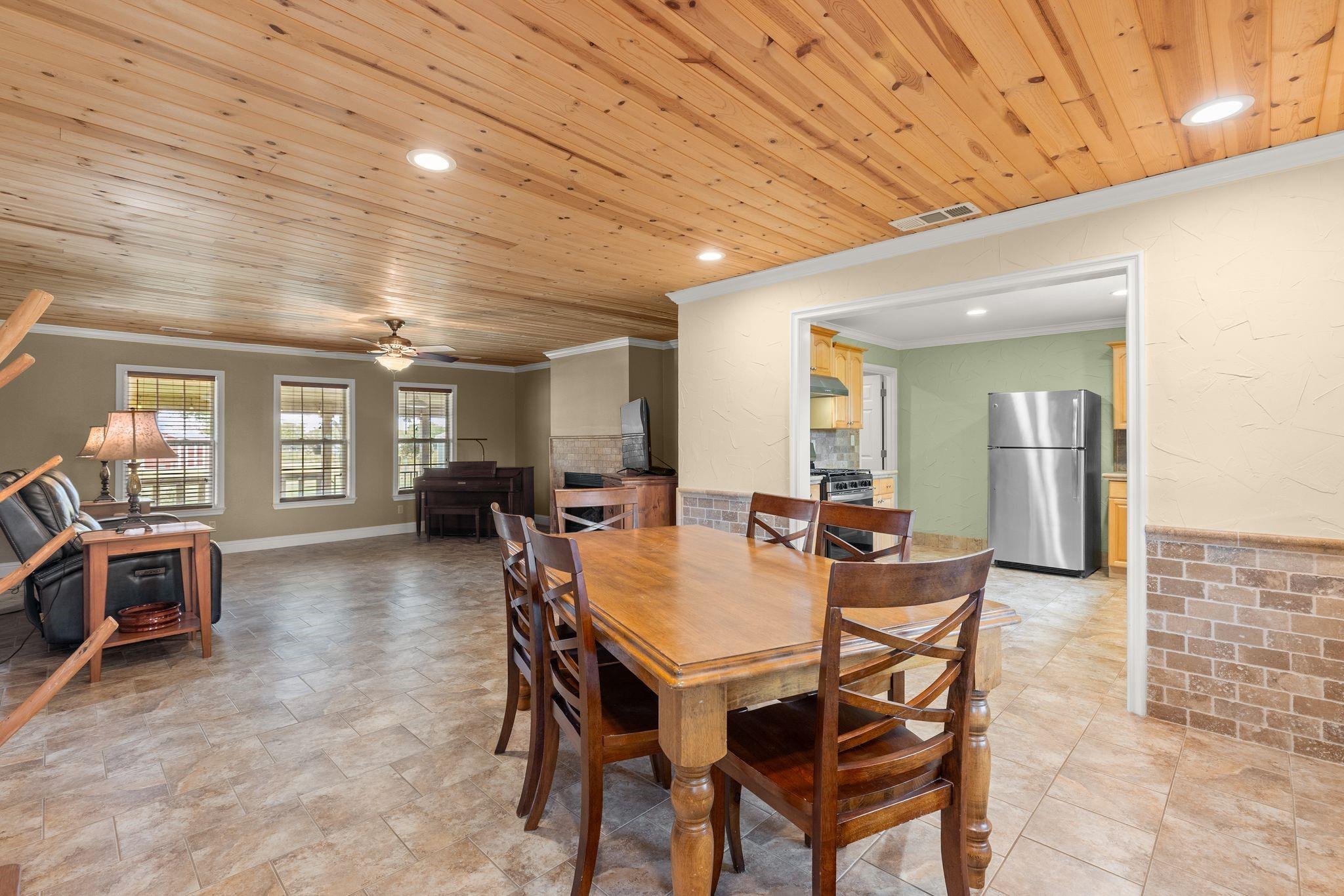 Caddo Mills, Texas, 75135, United States, 3 Bedrooms Bedrooms, ,2 BathroomsBathrooms,Residential,For Sale,1975401