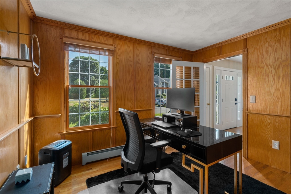 Lynnfield, Massachusetts, 01940, United States, 4 Bedrooms Bedrooms, ,3 BathroomsBathrooms,Residential,For Sale,1900631