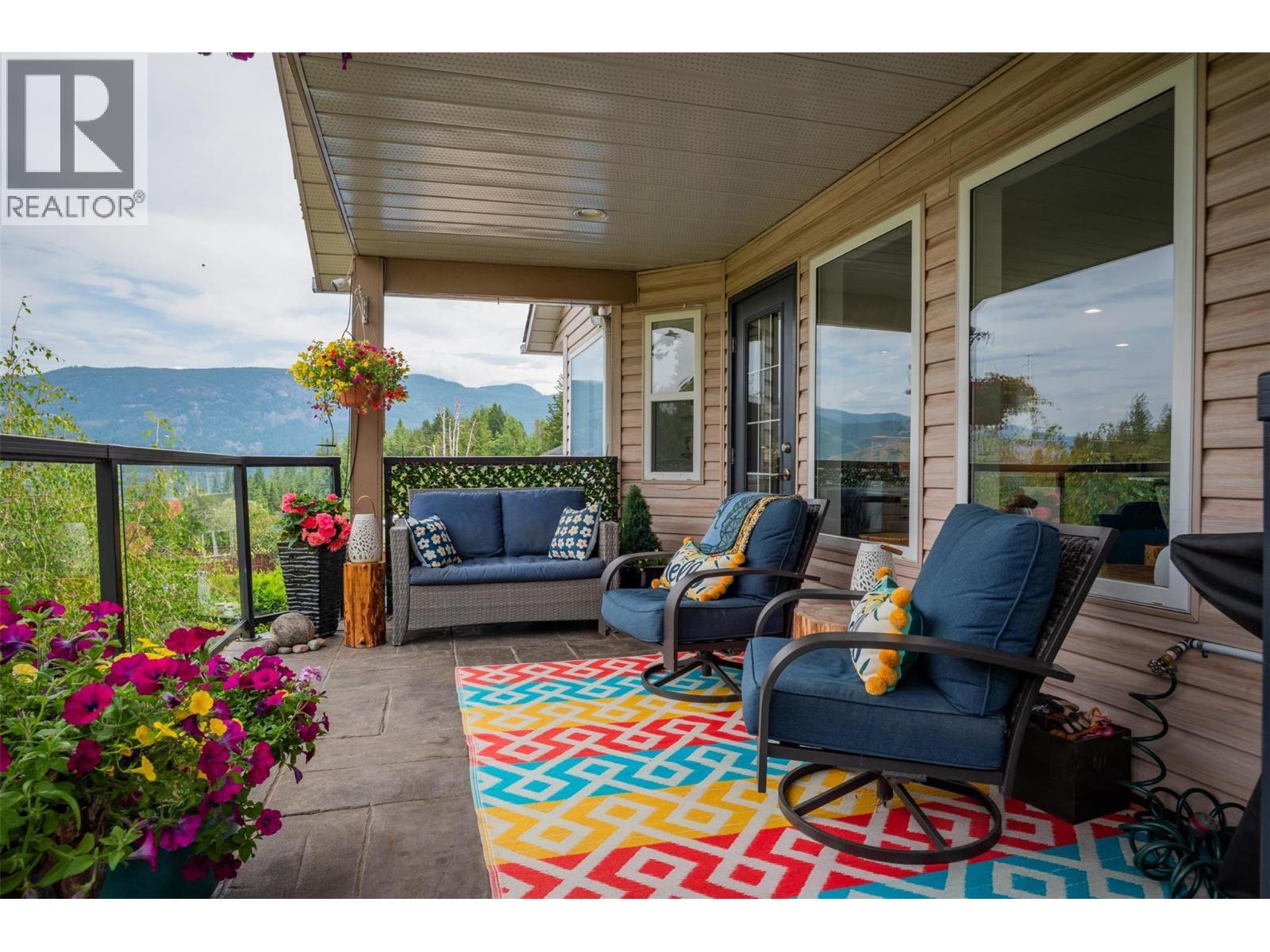 CASTLEGAR, British Columbia, V1N 3Z1, CA, 5 Bedrooms Bedrooms, ,3 BathroomsBathrooms,Residential,For Sale,1918005