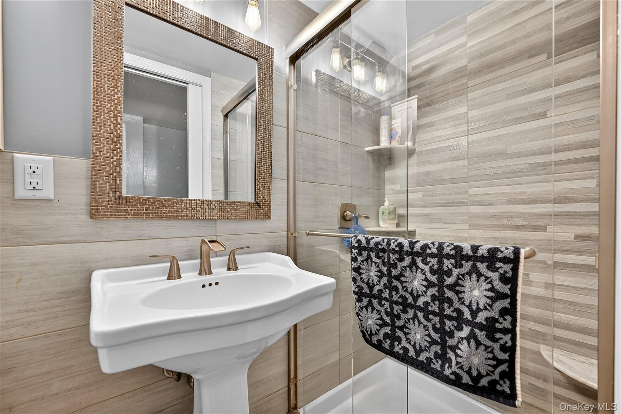 Monsey, New York, 10952, United States, 5 Bedrooms Bedrooms, ,4 BathroomsBathrooms,Residential,For Sale,1981172