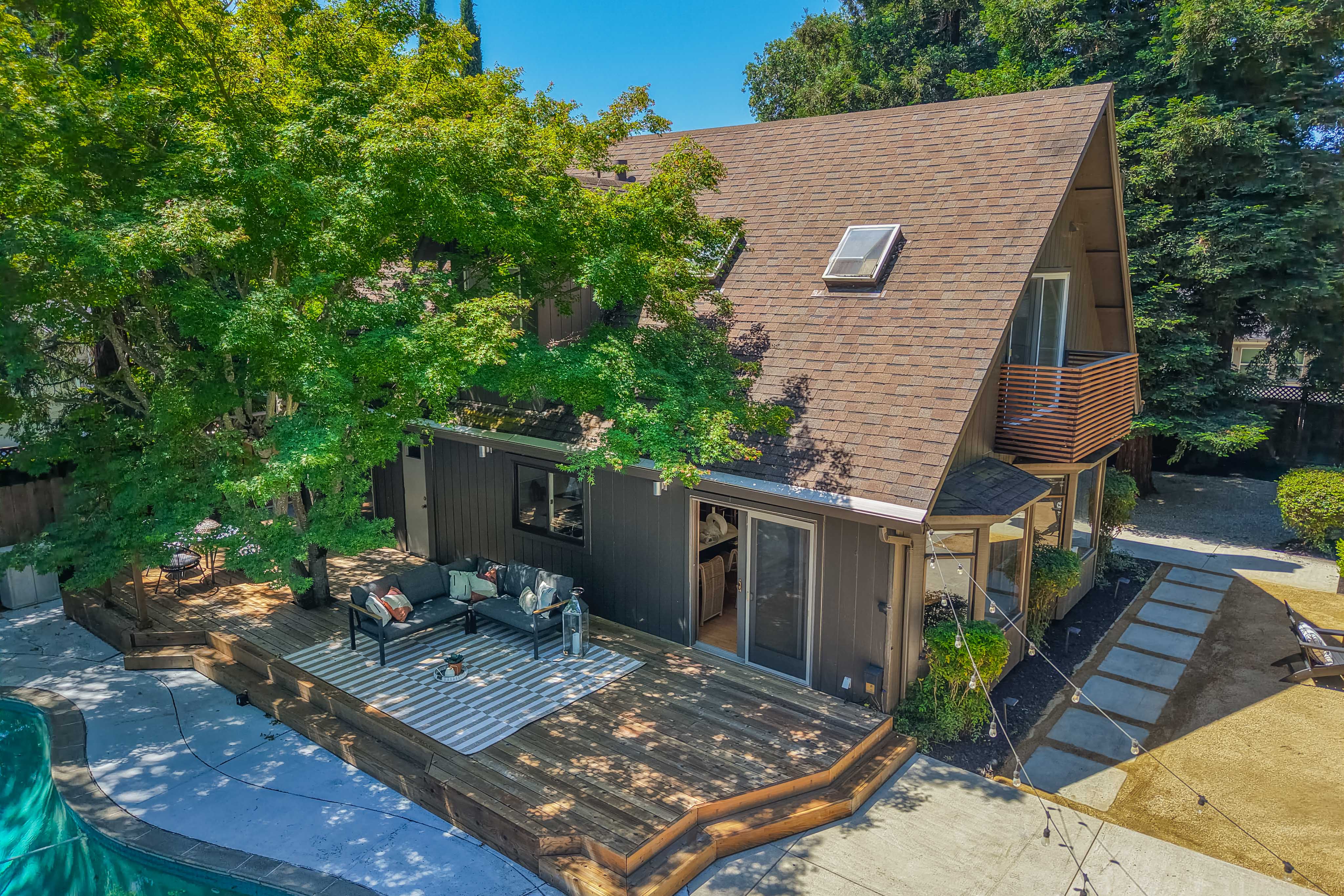  Exceptional Creekside Home in Desirable Saranap - 物件實景