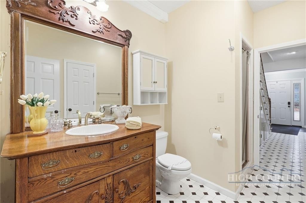 Banner Elk, North Carolina, 28604, United States, 4 Bedrooms Bedrooms, ,5 BathroomsBathrooms,Residential,For Sale,2020475