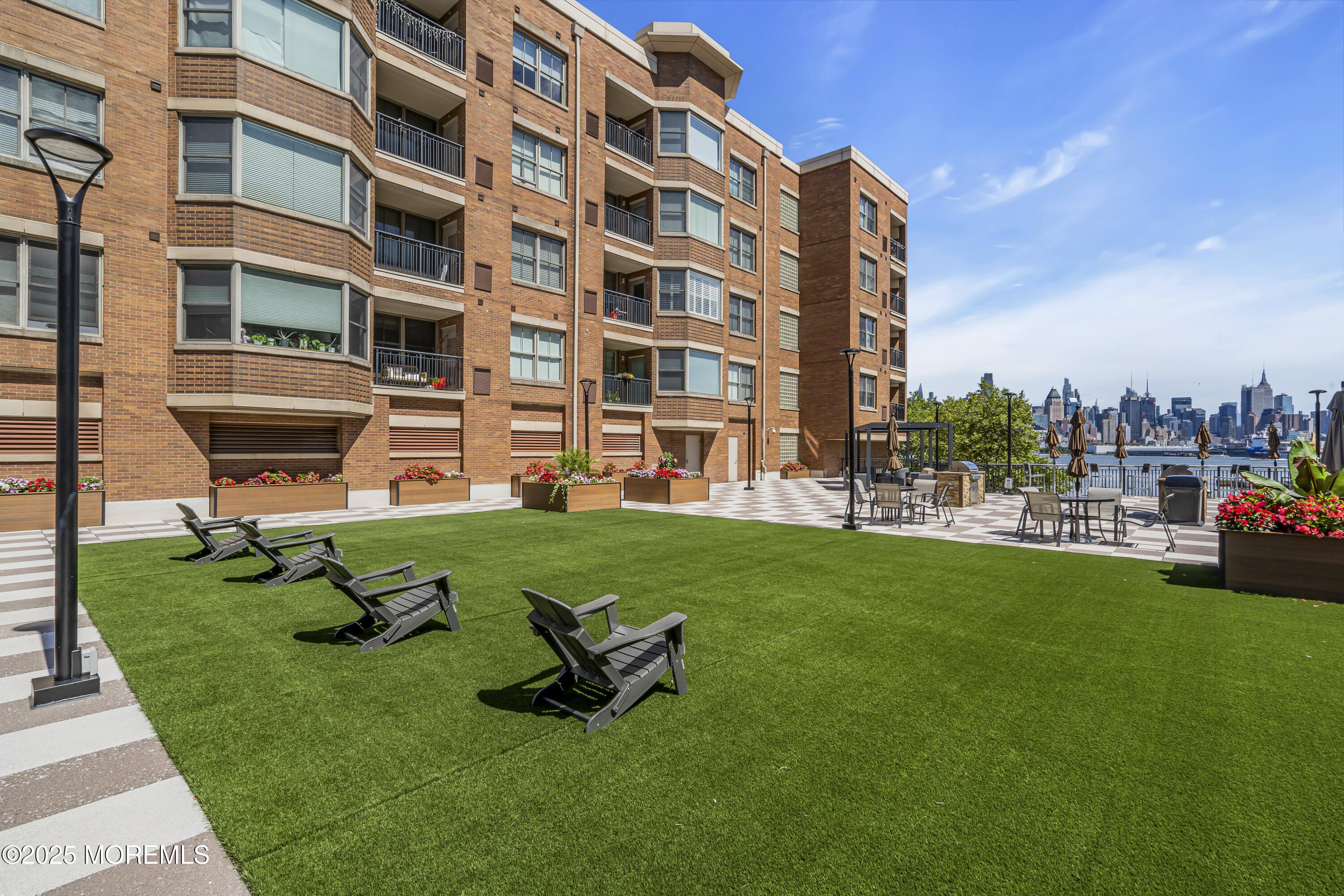 West New York, New Jersey, 07093, United States, 2 Bedrooms Bedrooms, ,2 BathroomsBathrooms,Residential,For Sale,1928927