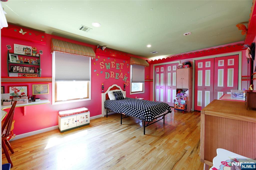 North Arlington, New Jersey, 07031, United States, 6 Bedrooms Bedrooms, ,4 BathroomsBathrooms,Residential,For Sale,1974124