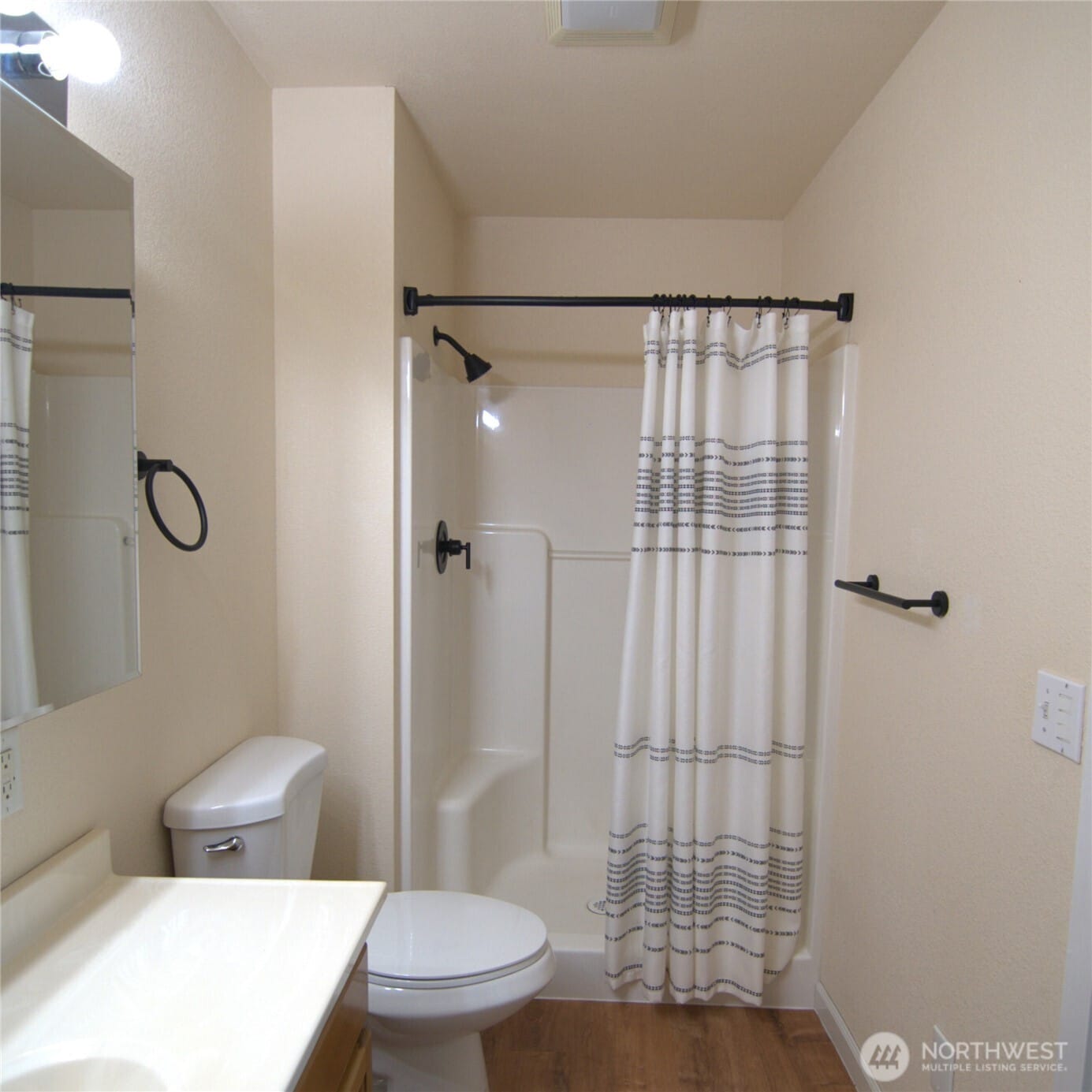 Chehalis, Washington, 98532, United States, 2 Bedrooms Bedrooms, ,1 BathroomBathrooms,Residential,For Sale,1989127