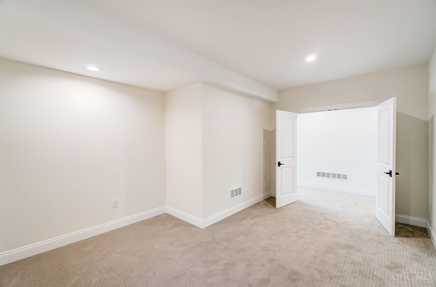 Madeira, Ohio, 45243, United States, 3 Bedrooms Bedrooms, ,3 BathroomsBathrooms,Residential,For Sale,2001703