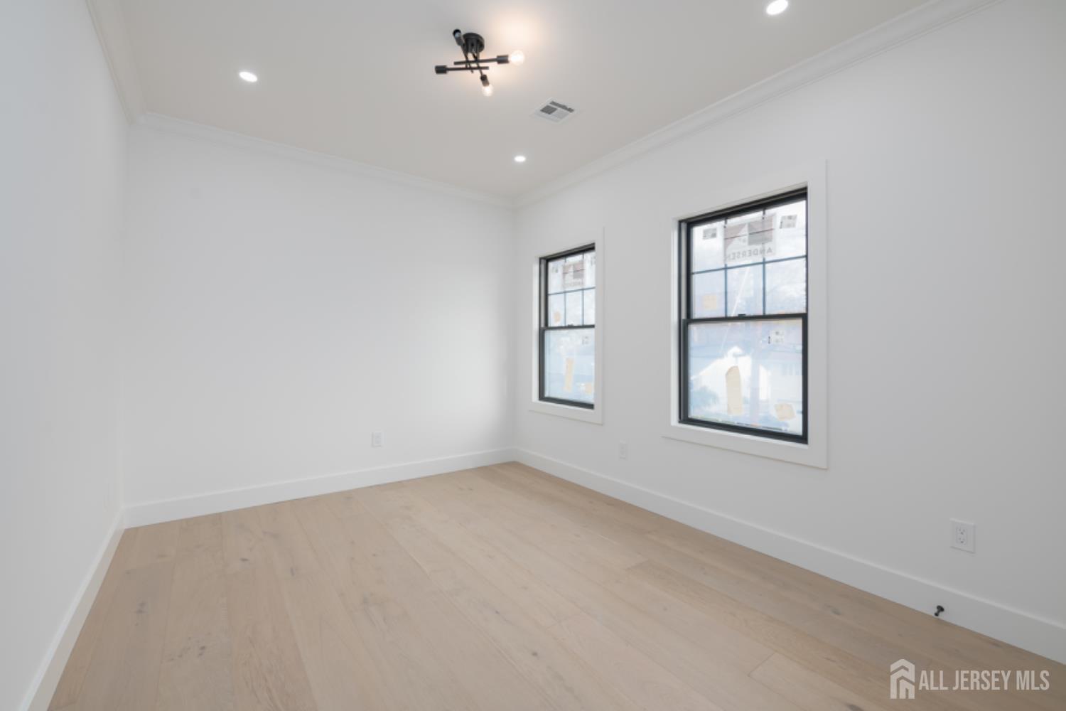 Edison, New Jersey, 08817, United States, 5 Bedrooms Bedrooms, ,4 BathroomsBathrooms,Residential,For Sale,2001535