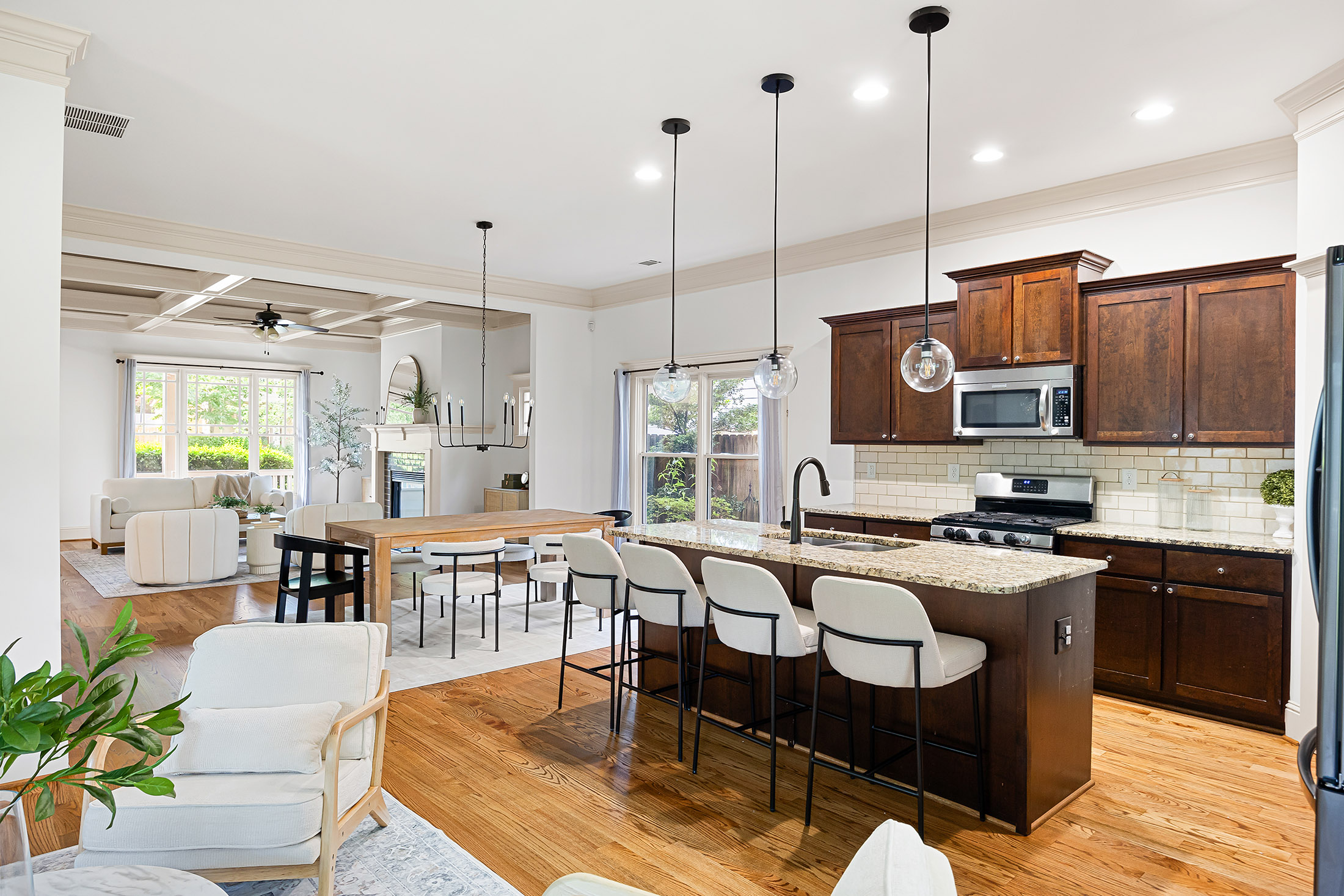  Spacious Living Meets Modern Convenience - 物件實景