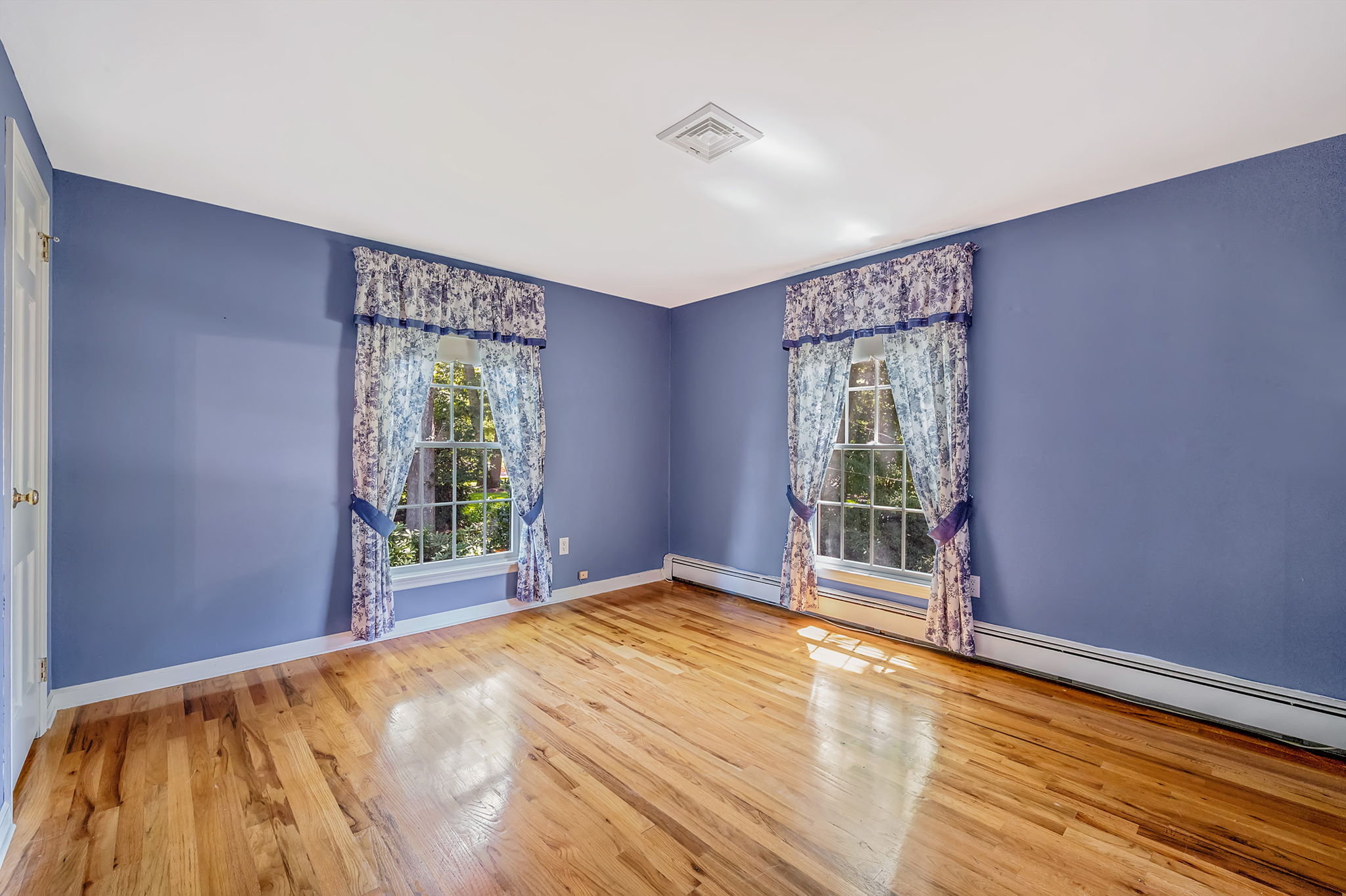Mount Sinai, New York, 11766, United States, 4 Bedrooms Bedrooms, ,3 BathroomsBathrooms,Residential,For Sale,1924395