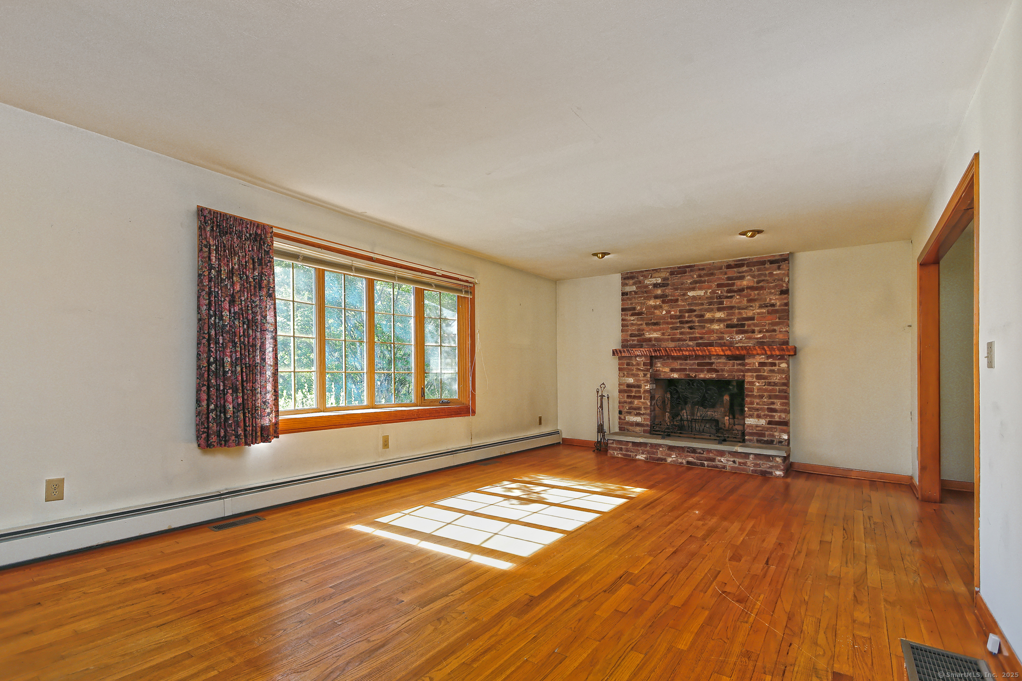 Hamden, Connecticut, 06518, United States, 4 Bedrooms Bedrooms, ,2 BathroomsBathrooms,Residential,For Sale,1940794