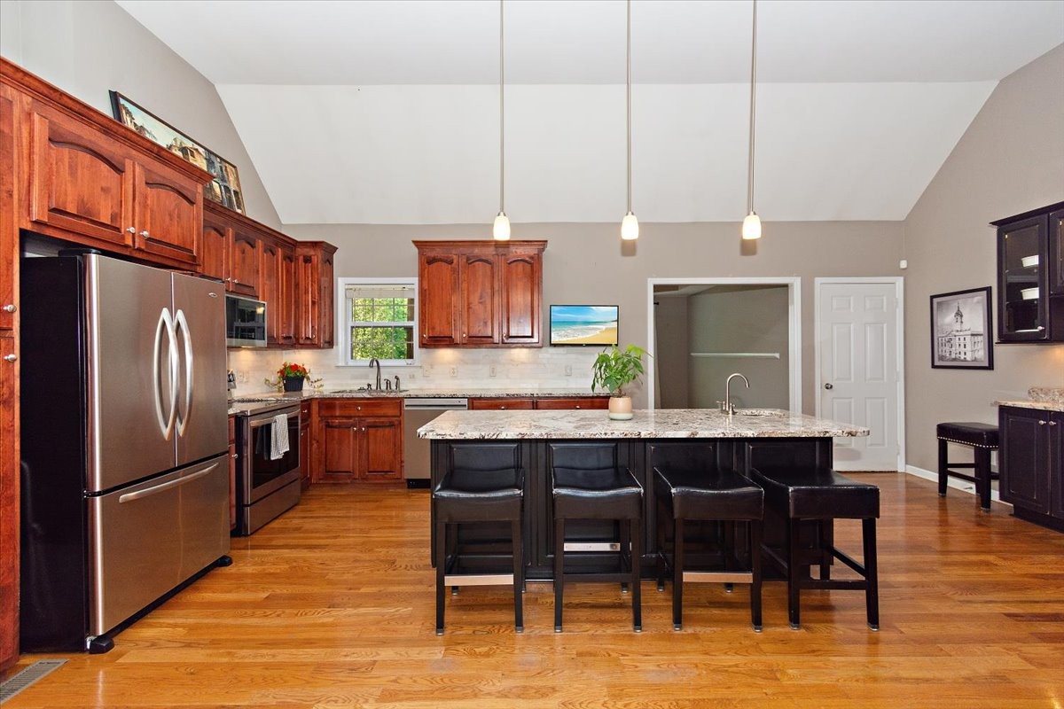 Columbia, Tennessee, 38401, United States, 4 Bedrooms Bedrooms, ,3 BathroomsBathrooms,Residential,For Sale,1897603