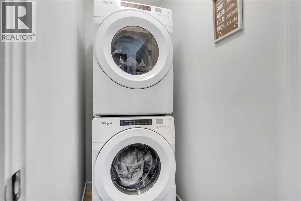 CALGARY, Alberta, T2X 4R1, CA, 3 Bedrooms Bedrooms, ,2 BathroomsBathrooms,Residential,For Sale,1949182