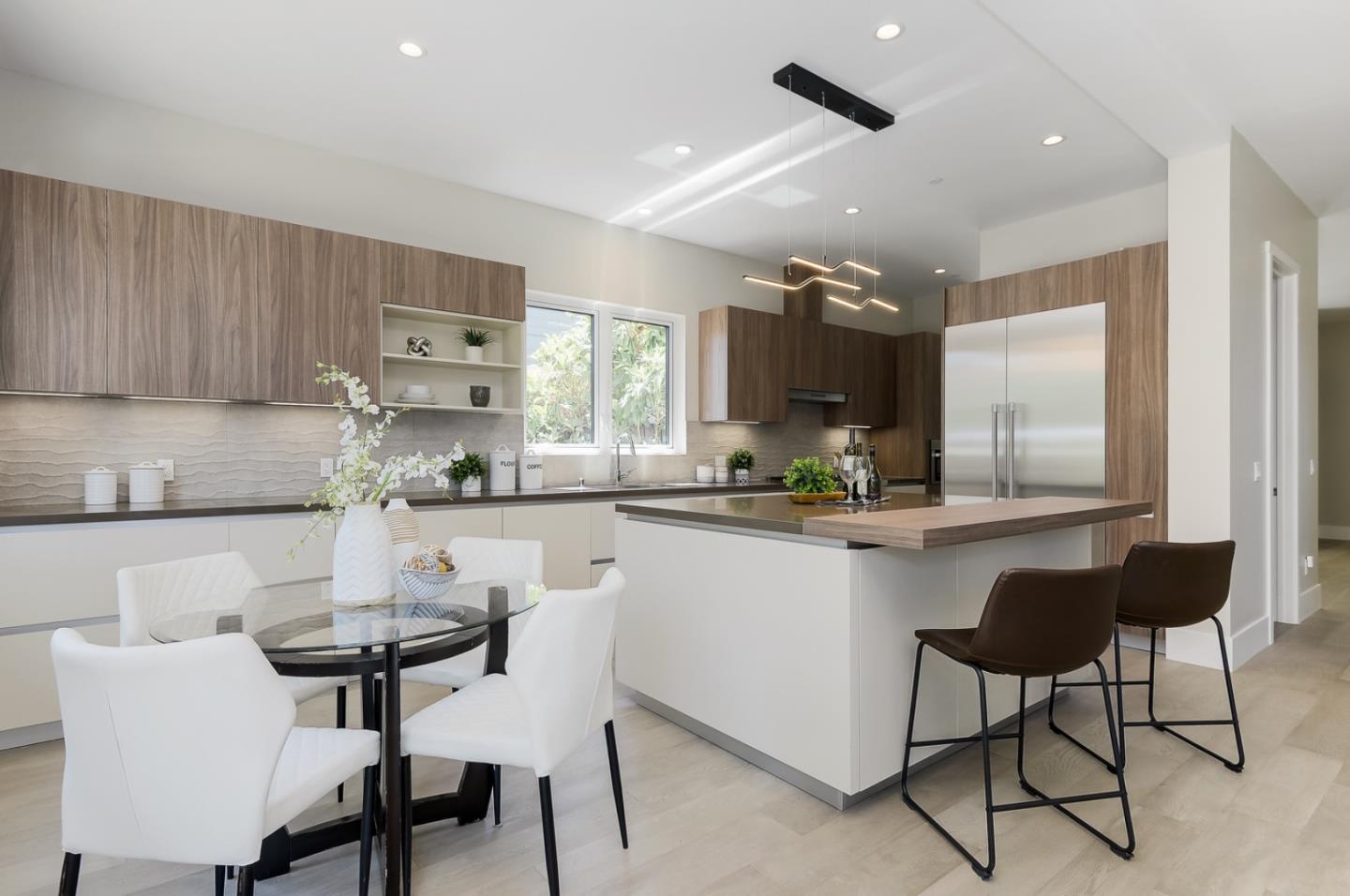Menlo Park, California, 94025, United States, 5 Bedrooms Bedrooms, ,6 BathroomsBathrooms,Residential,For Sale,1927394